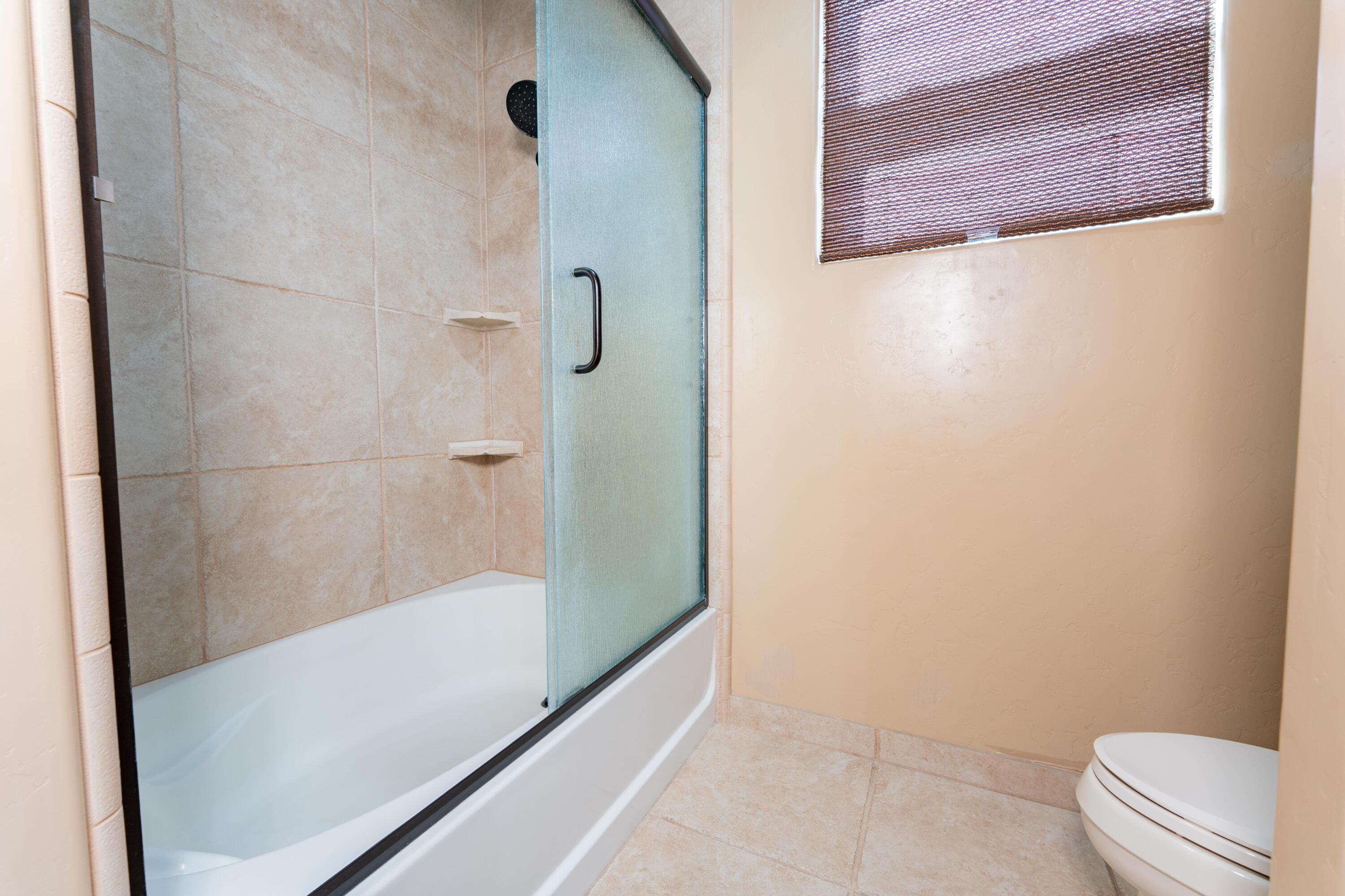 936 N Red Oak St, Porterville, CA 93257