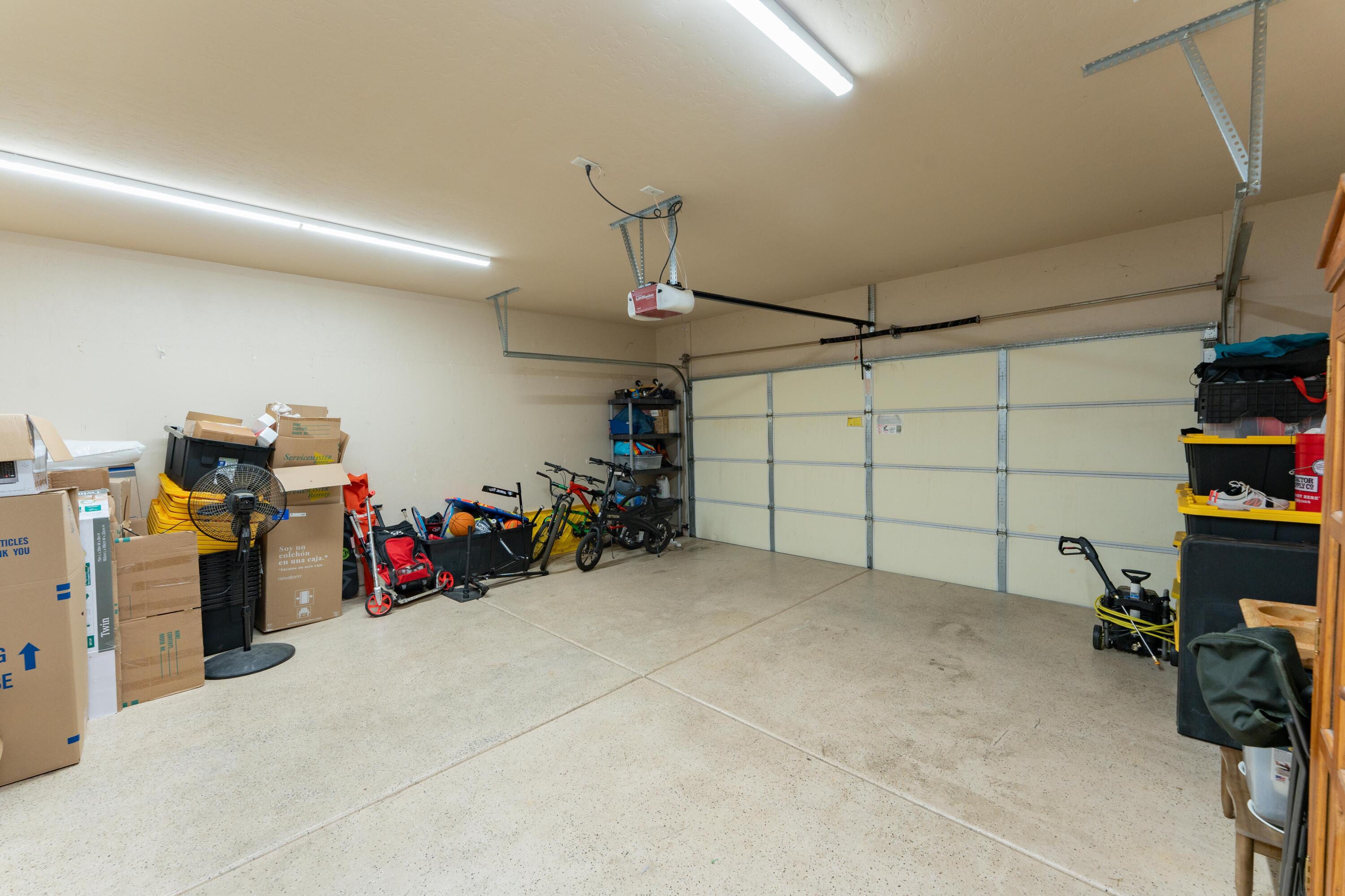 936 N Red Oak St, Porterville, CA 93257