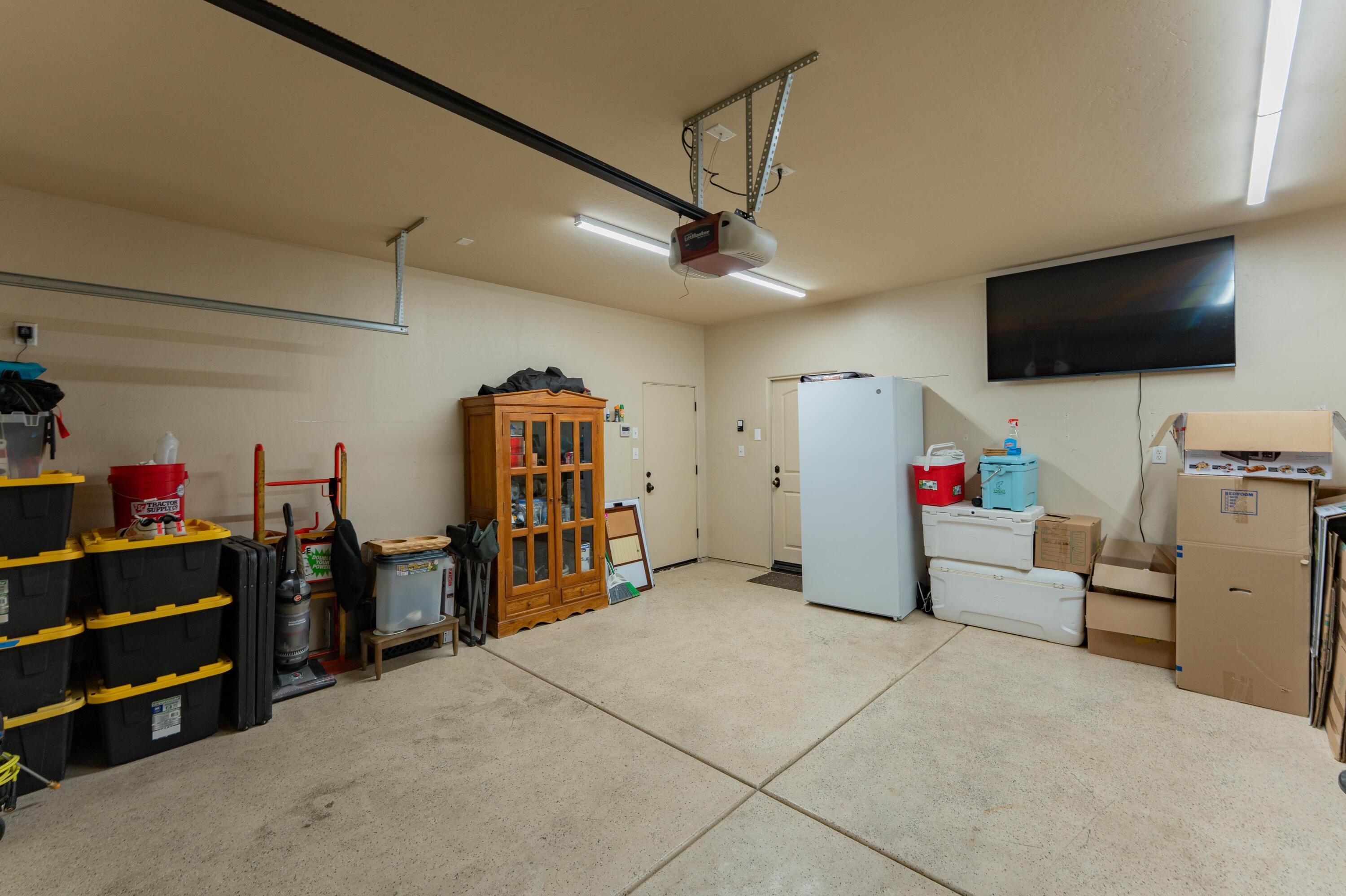 936 N Red Oak St, Porterville, CA 93257