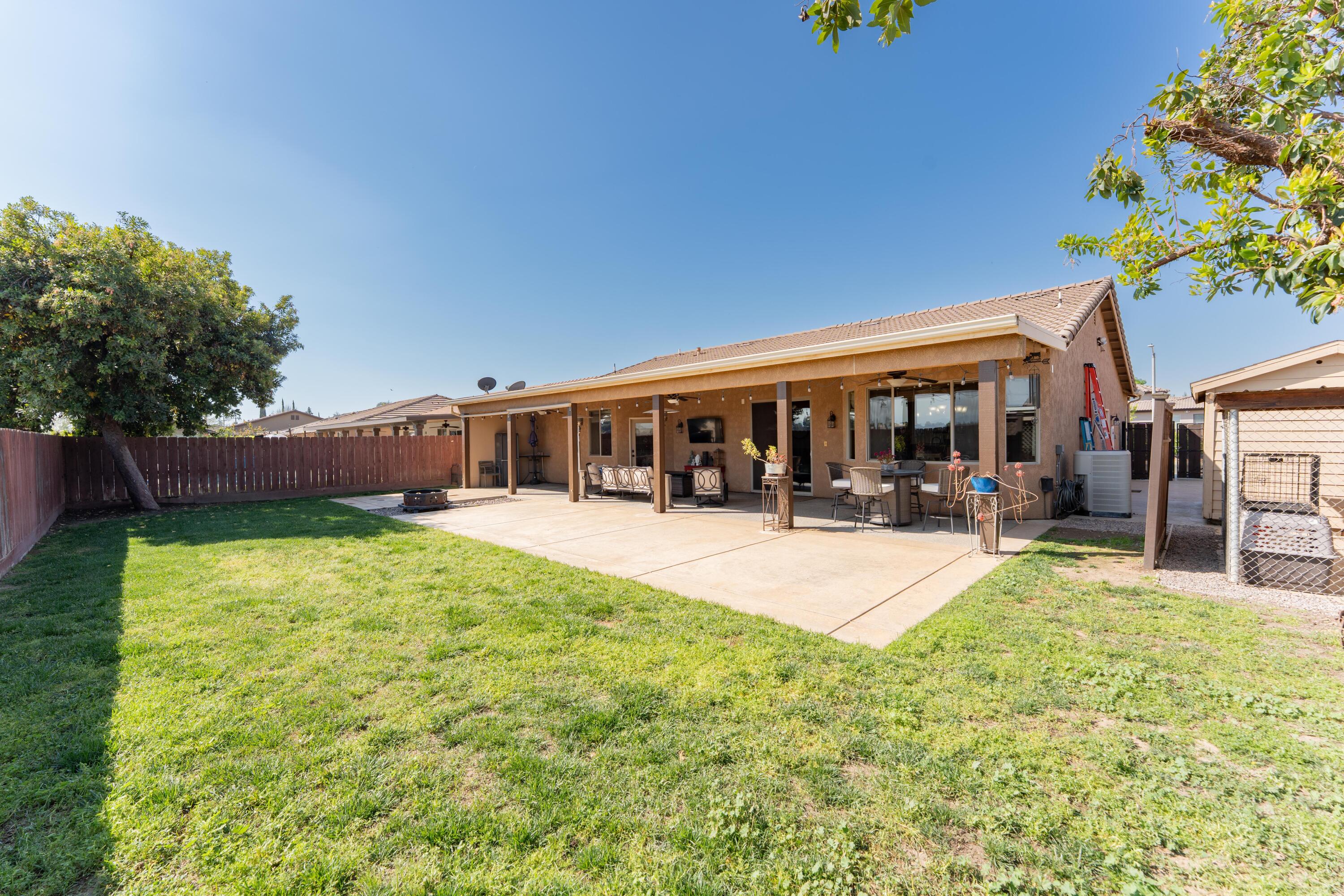 936 N Red Oak St, Porterville, CA 93257