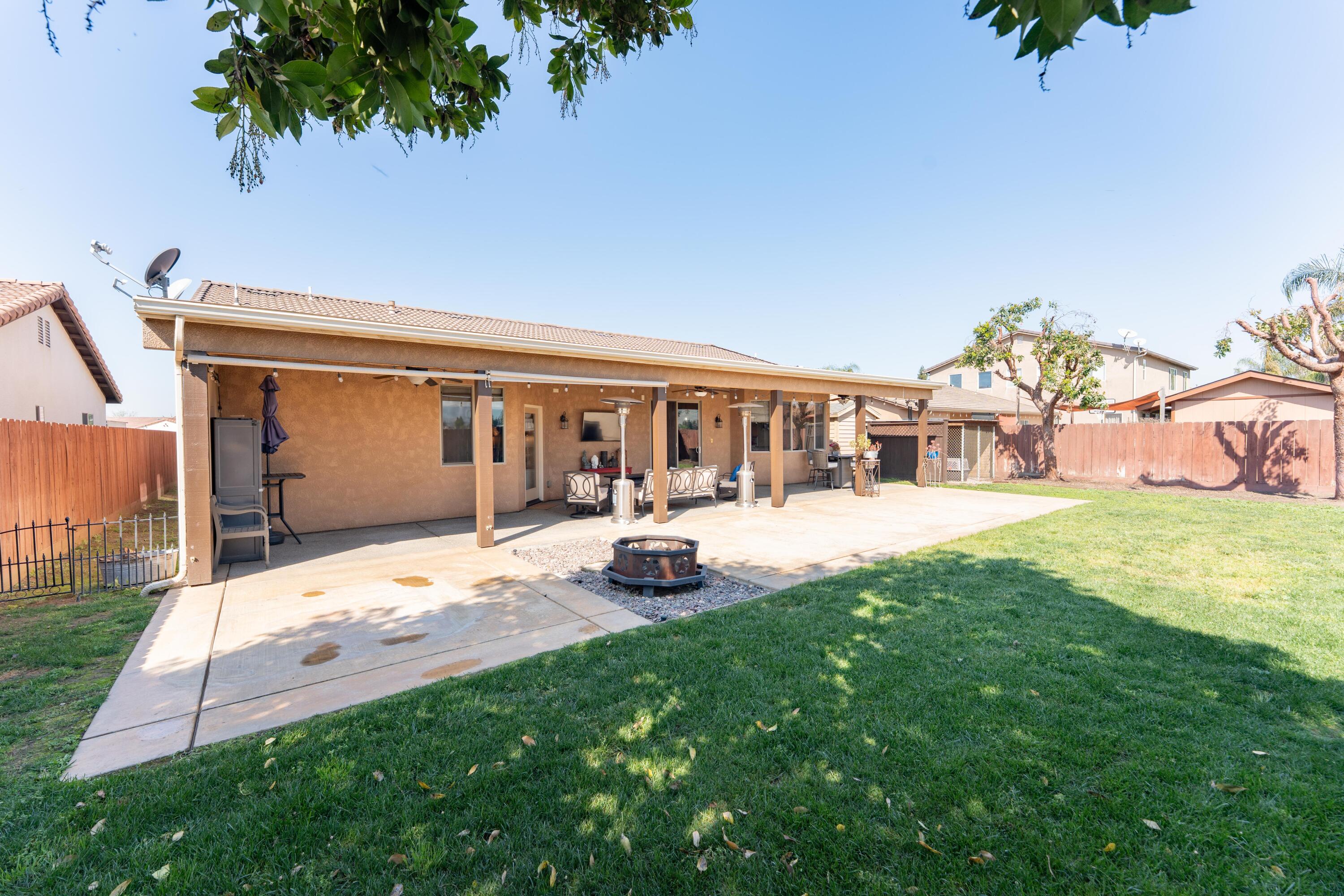 936 N Red Oak St, Porterville, CA 93257
