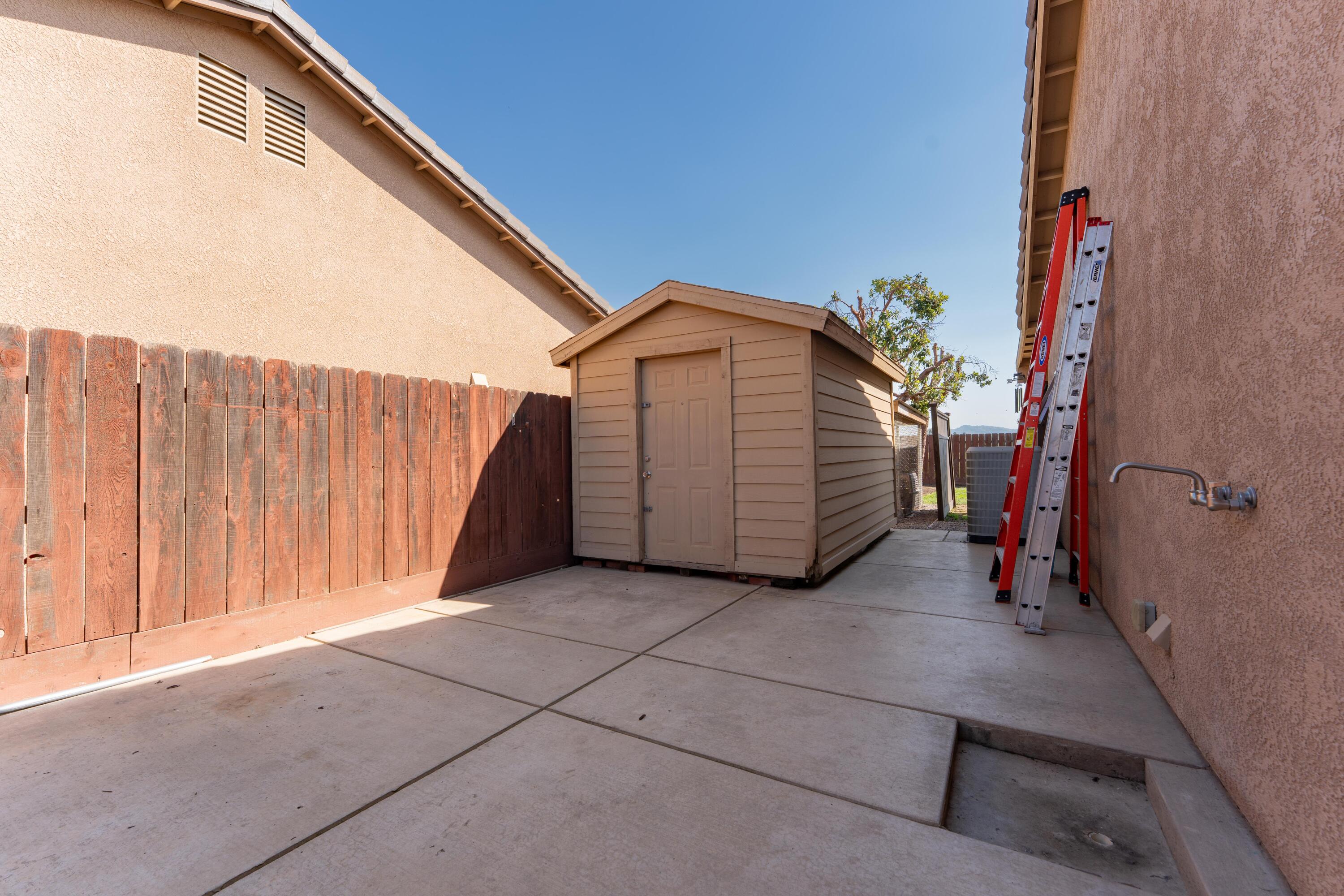 936 N Red Oak St, Porterville, CA 93257