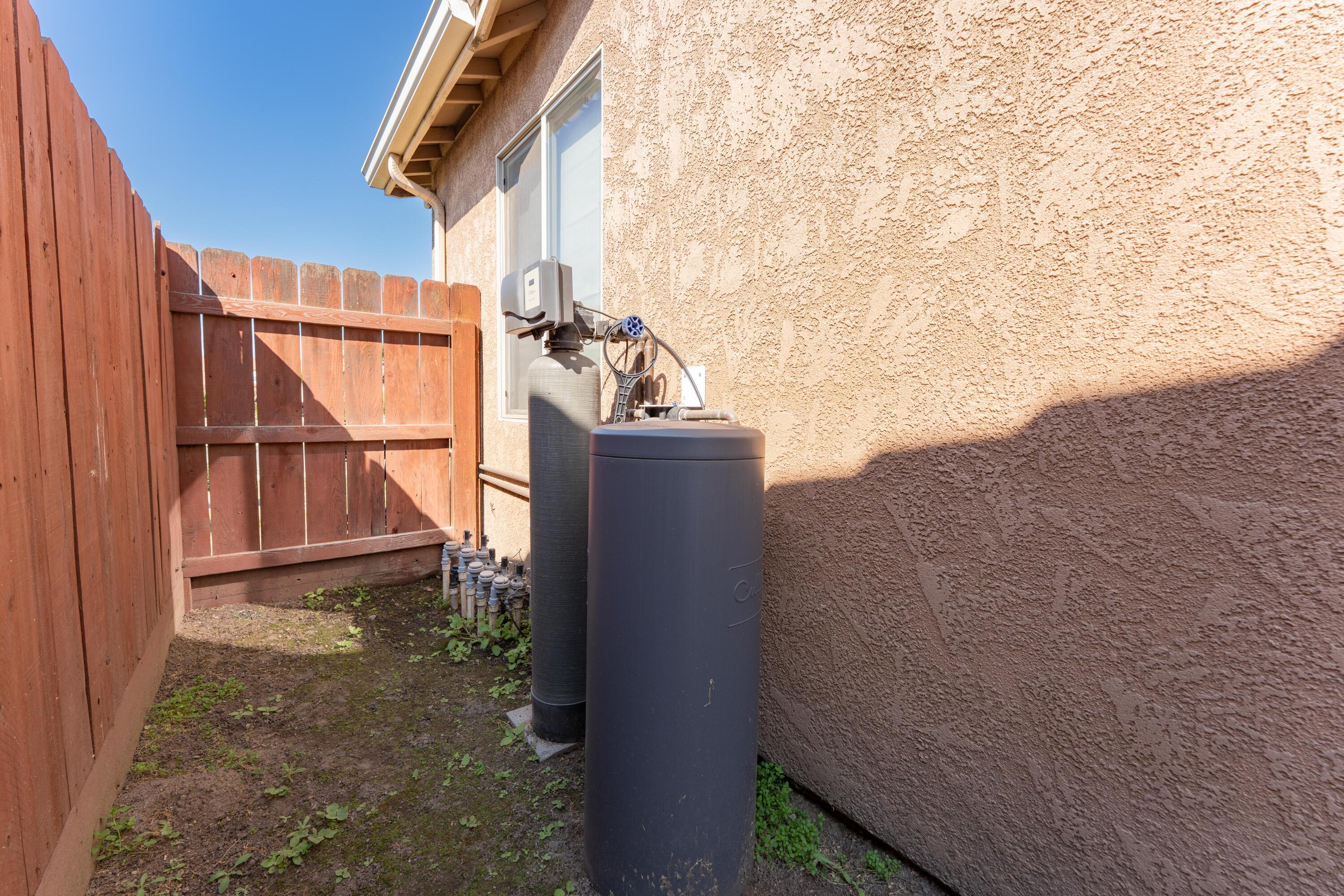 936 N Red Oak St, Porterville, CA 93257