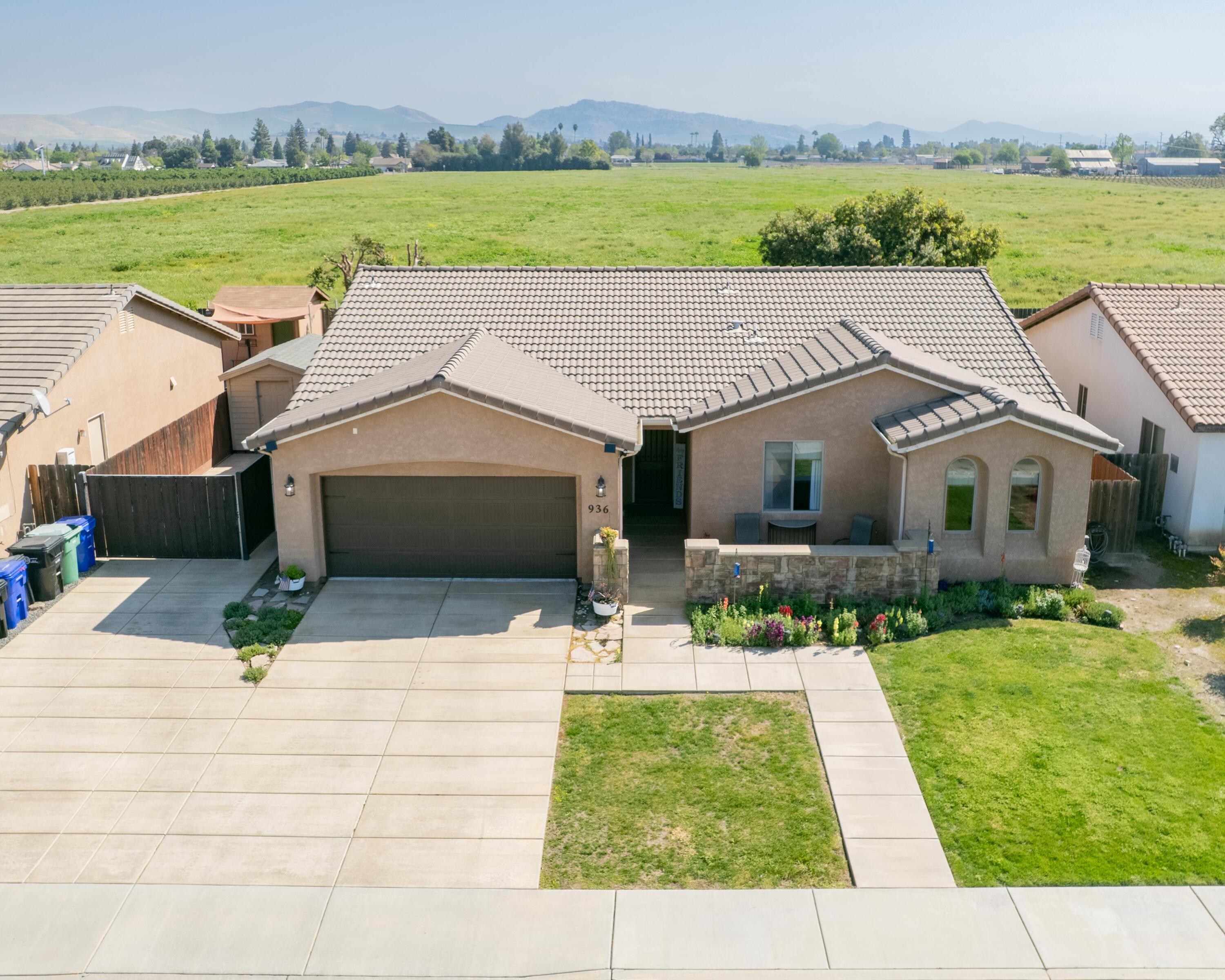 936 N Red Oak St, Porterville, CA 93257