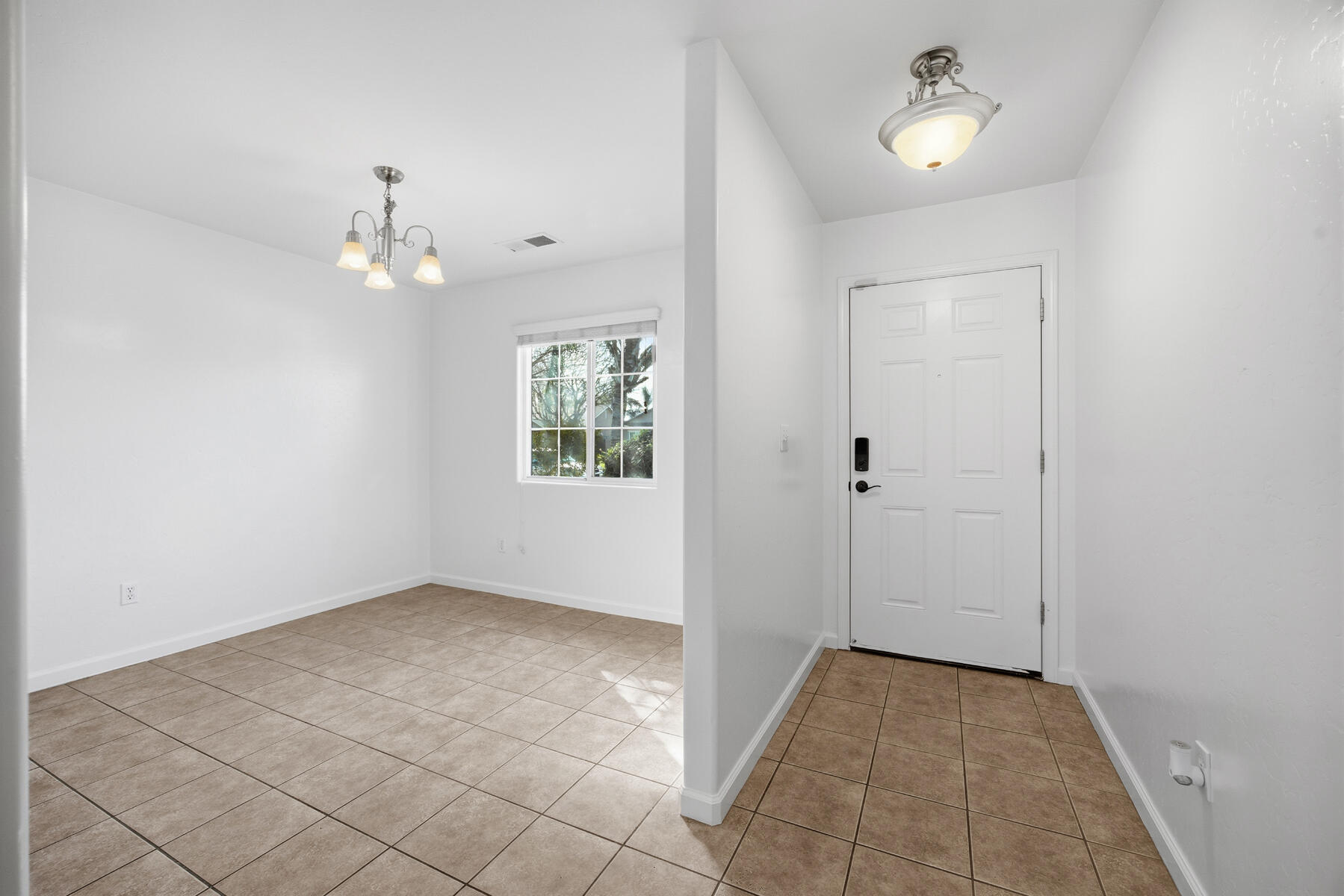 2650 W Sedona Ave, Visalia, CA 93291