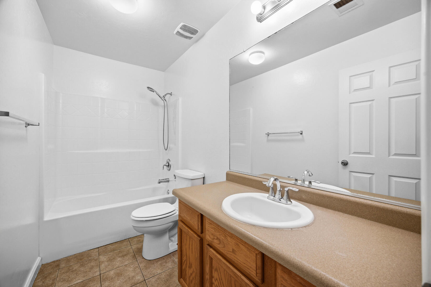 2650 W Sedona Ave, Visalia, CA 93291