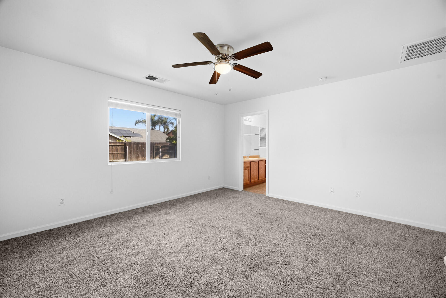 2650 W Sedona Ave, Visalia, CA 93291