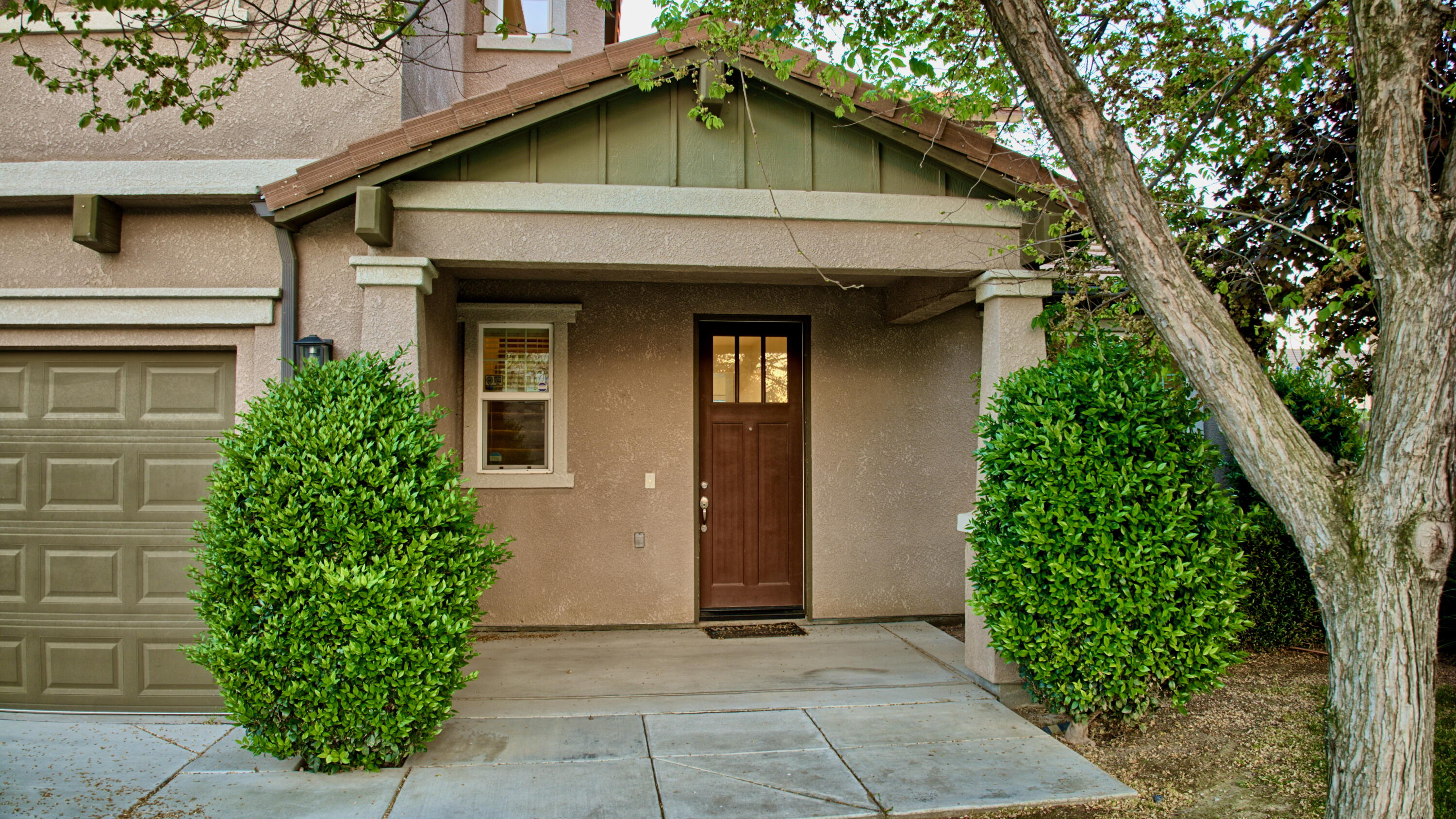 2160 N Stokes Ct, Visalia, CA 93291