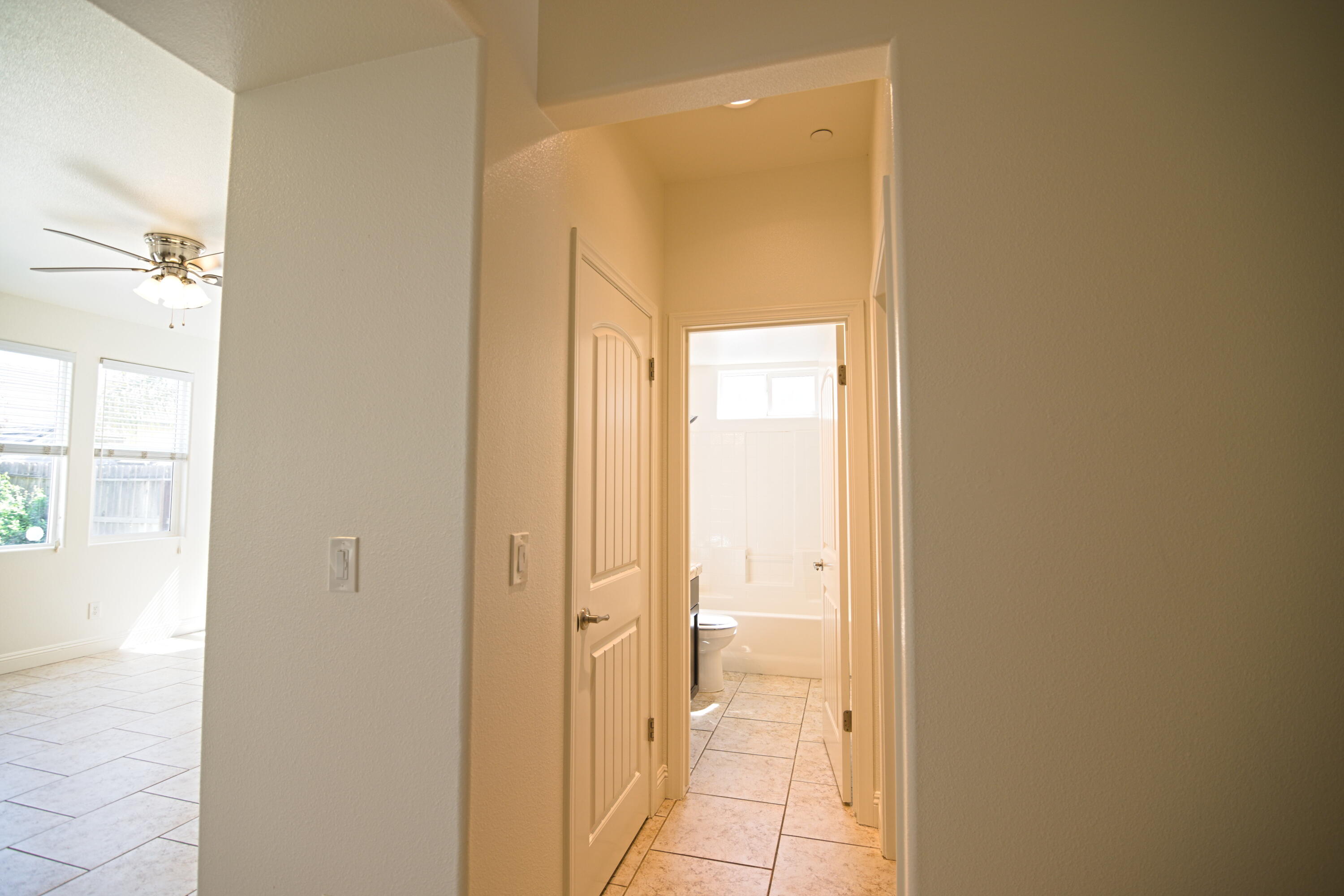 2160 N Stokes Ct, Visalia, CA 93291