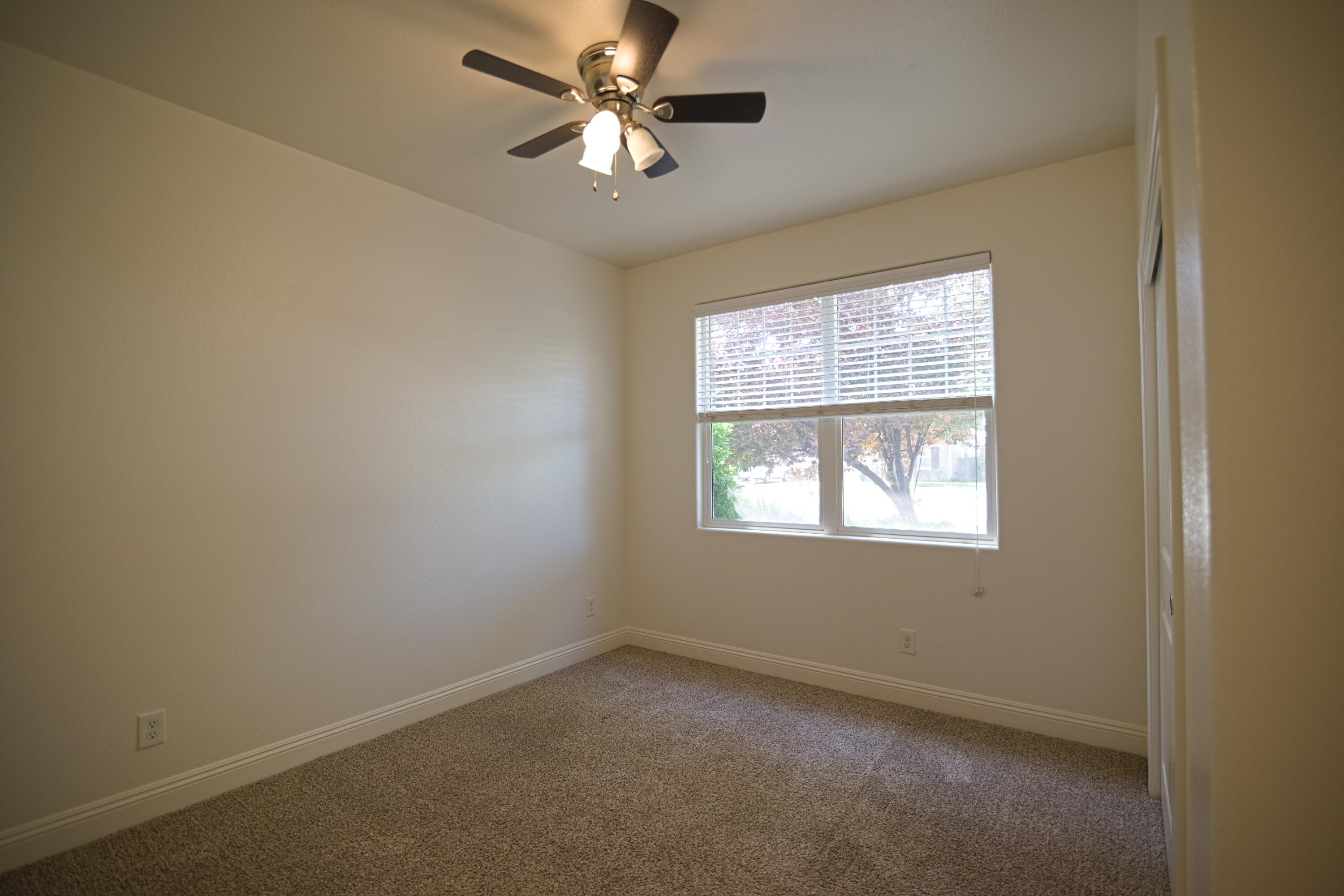 2160 N Stokes Ct, Visalia, CA 93291