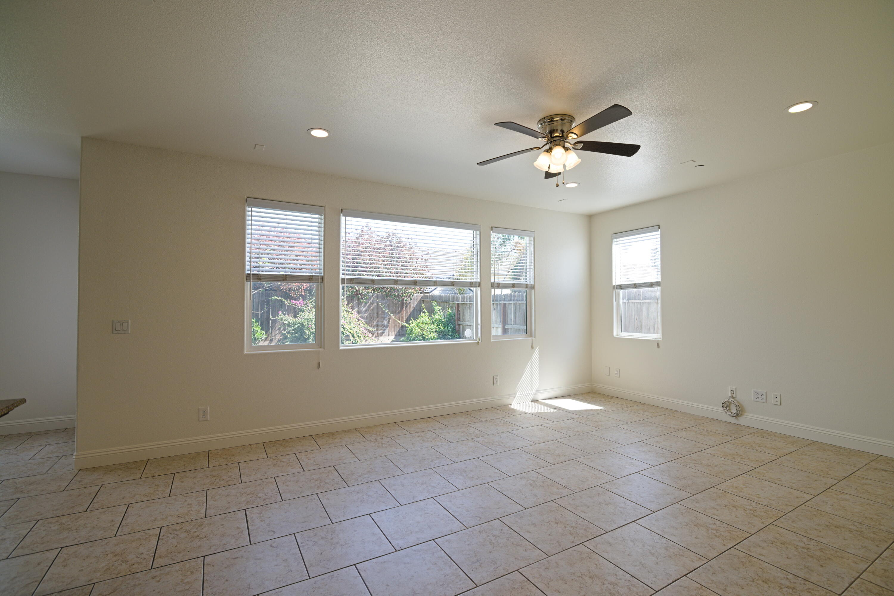 2160 N Stokes Ct, Visalia, CA 93291