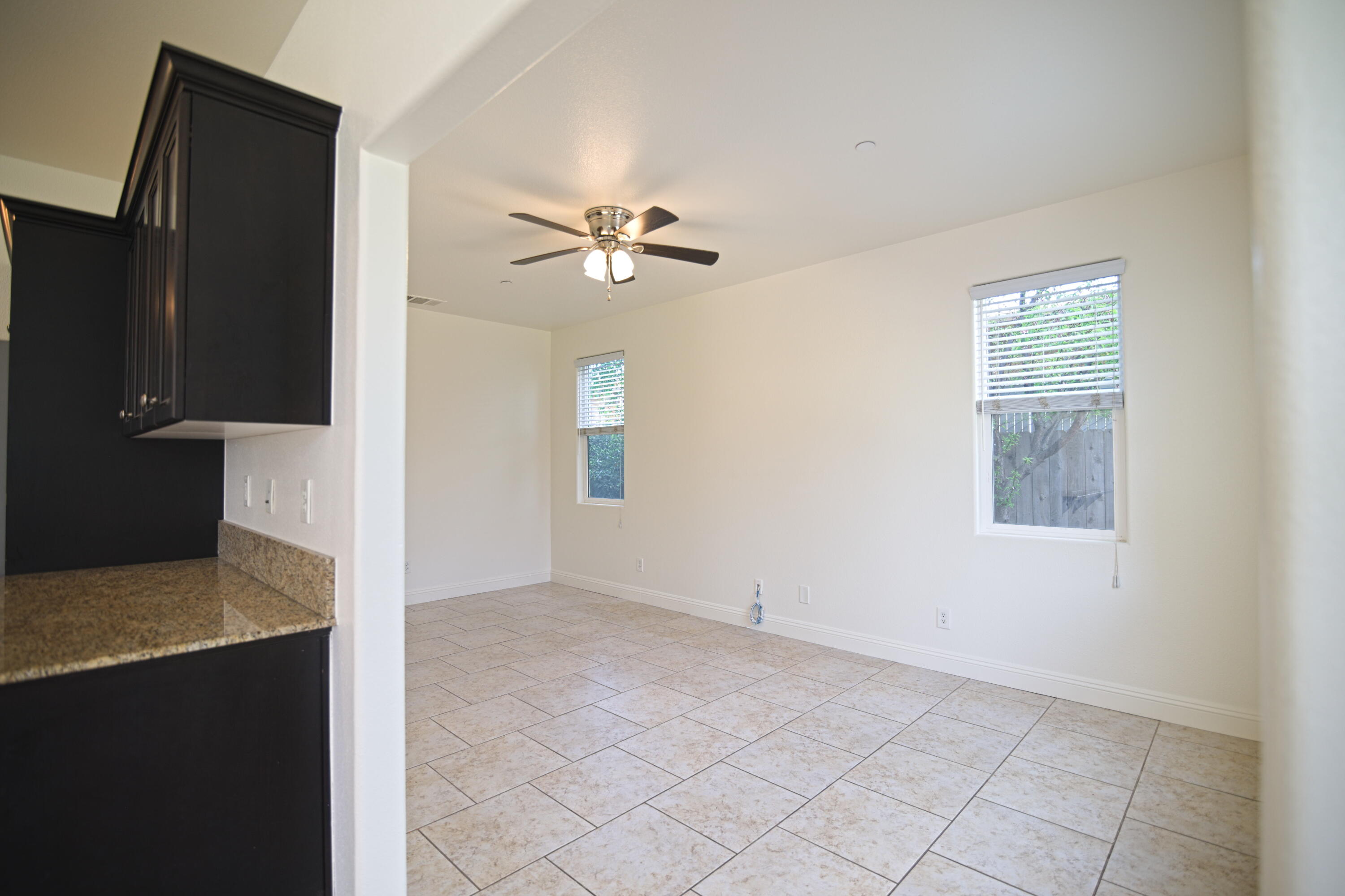 2160 N Stokes Ct, Visalia, CA 93291