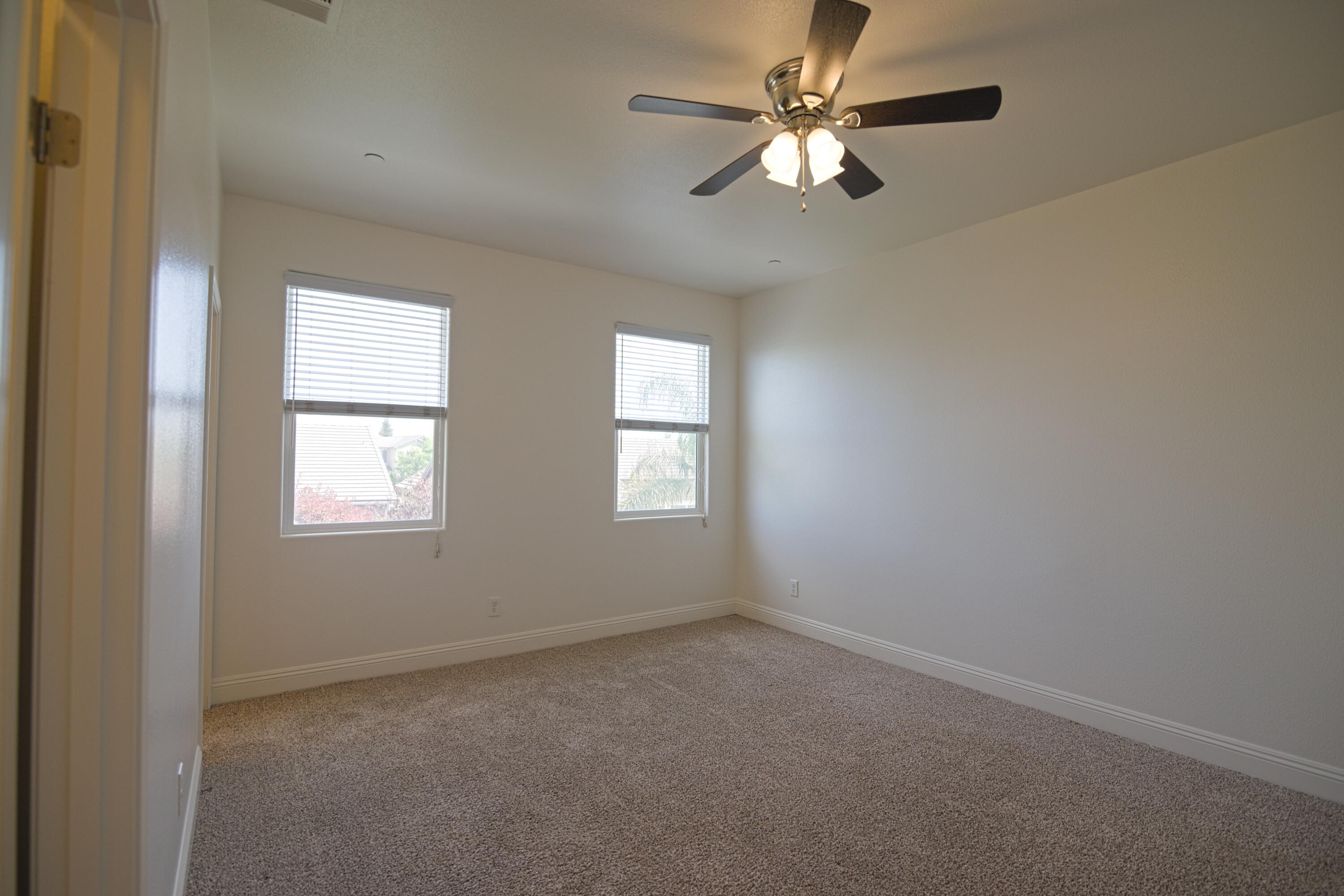 2160 N Stokes Ct, Visalia, CA 93291