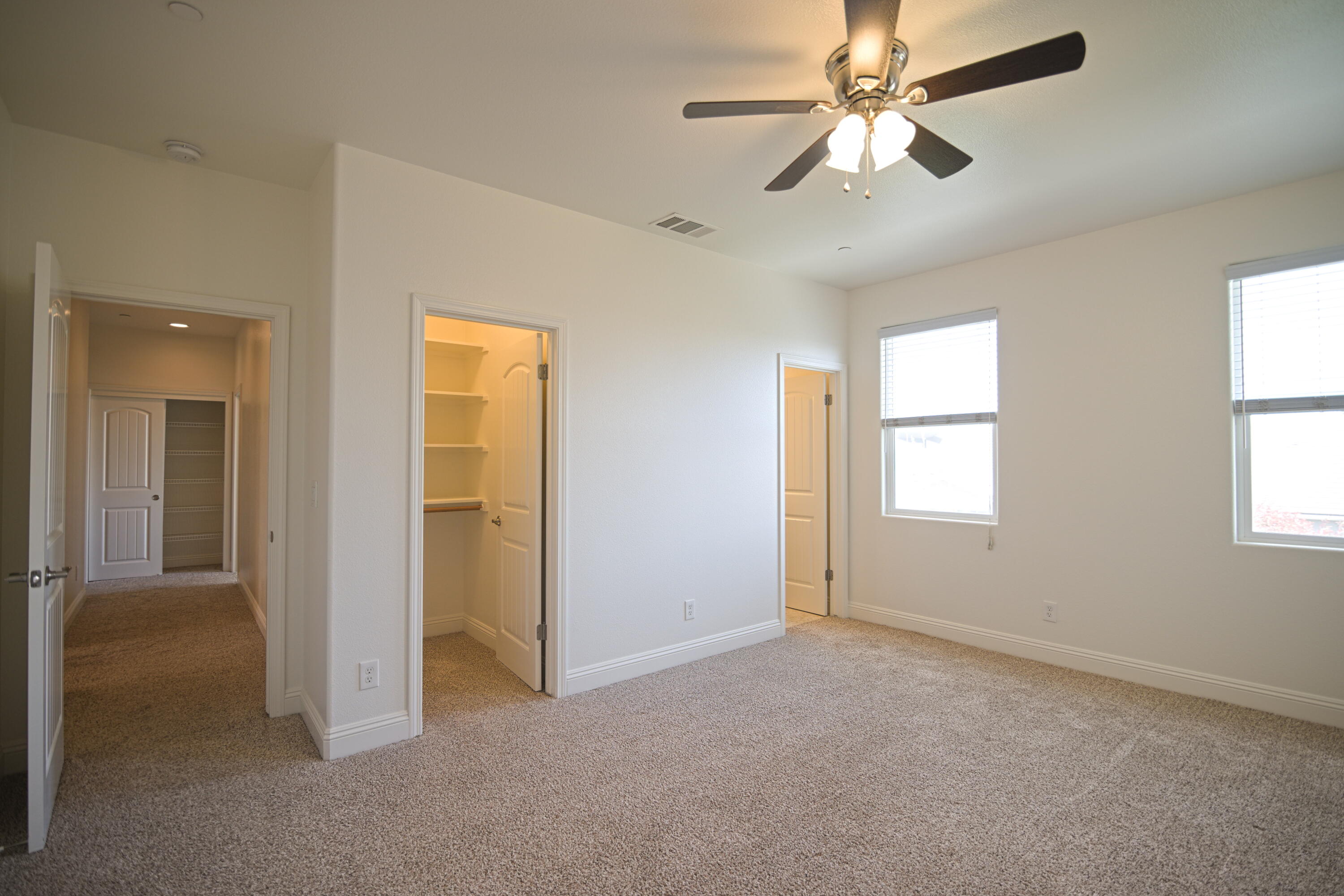 2160 N Stokes Ct, Visalia, CA 93291