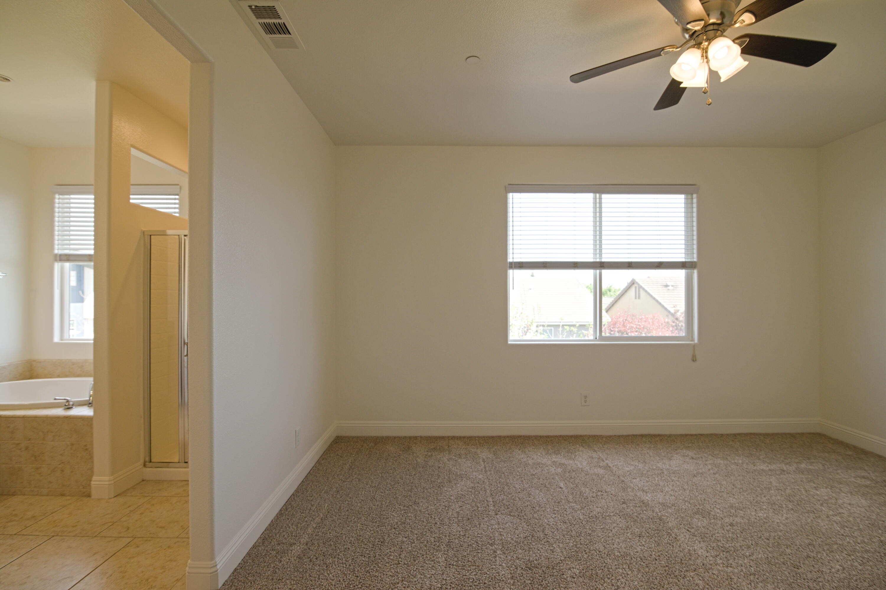 2160 N Stokes Ct, Visalia, CA 93291