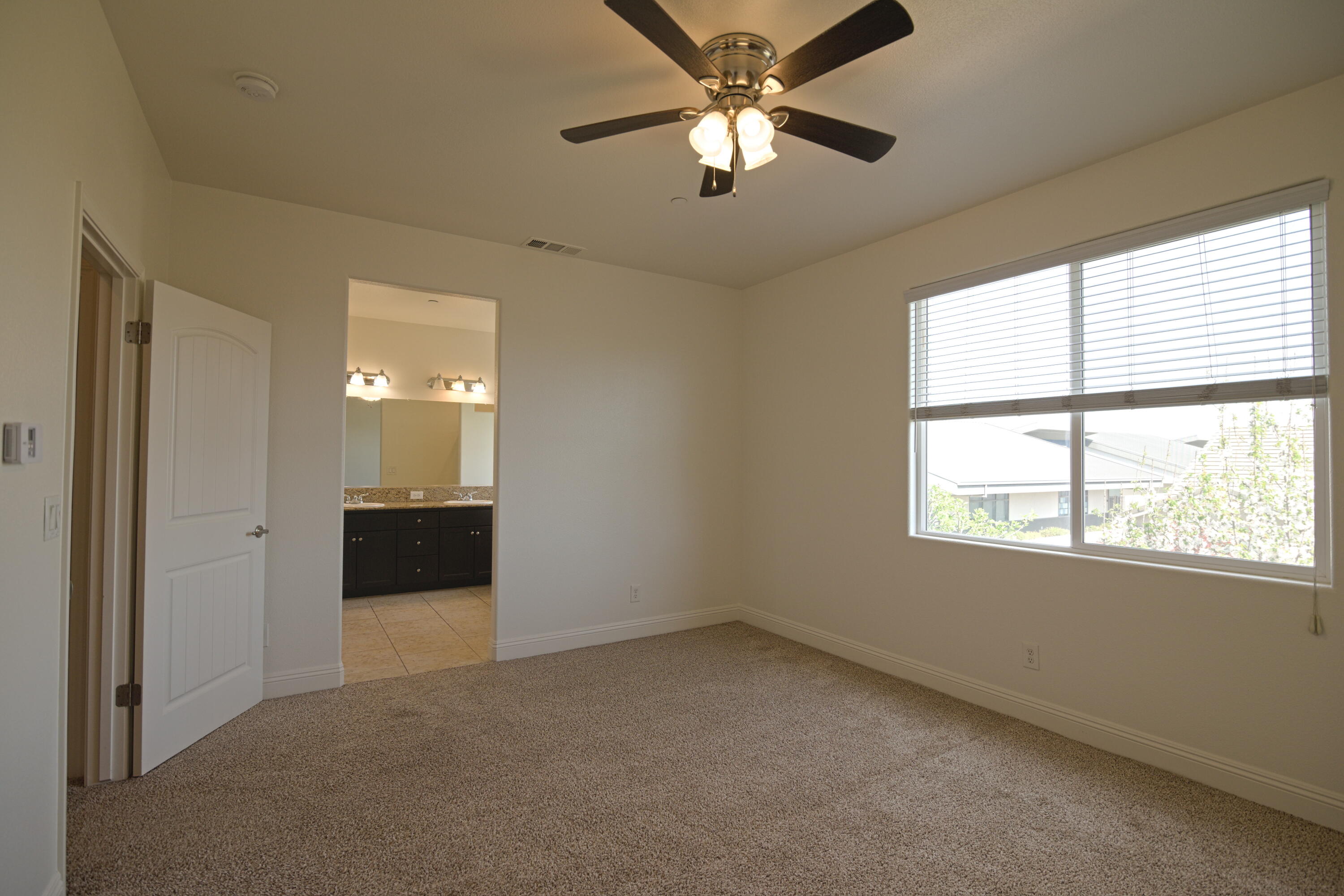 2160 N Stokes Ct, Visalia, CA 93291