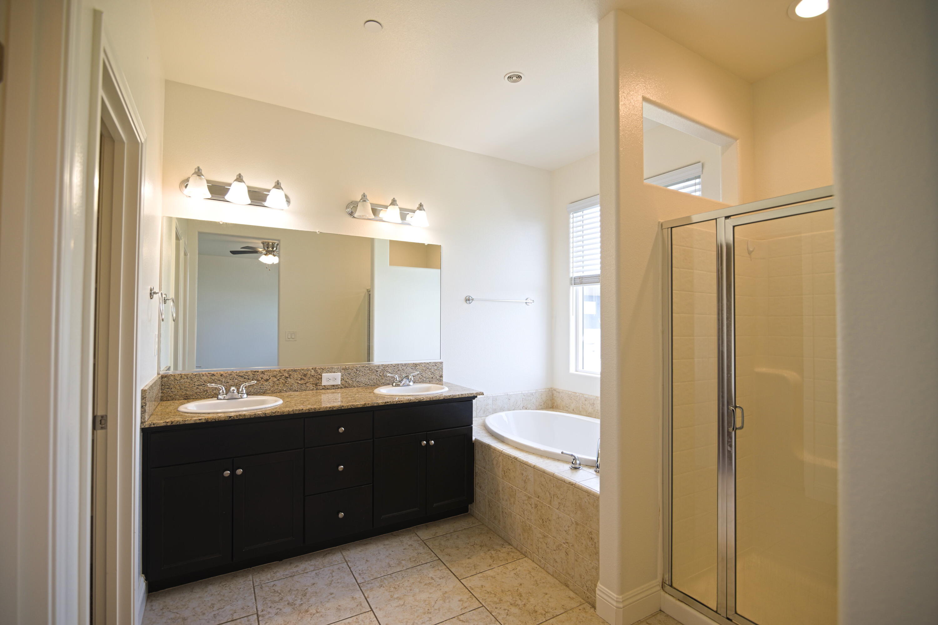 2160 N Stokes Ct, Visalia, CA 93291