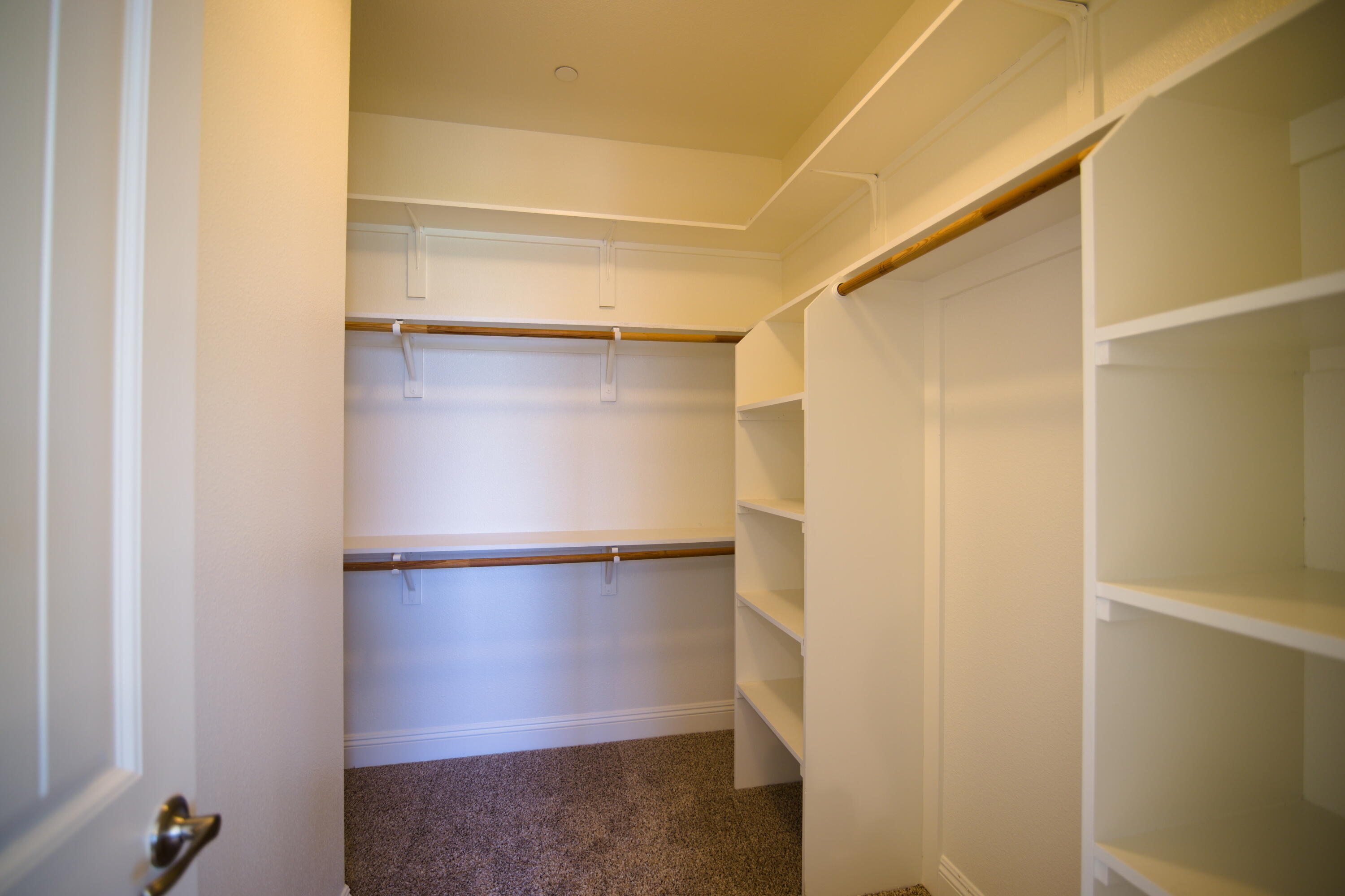 2160 N Stokes Ct, Visalia, CA 93291