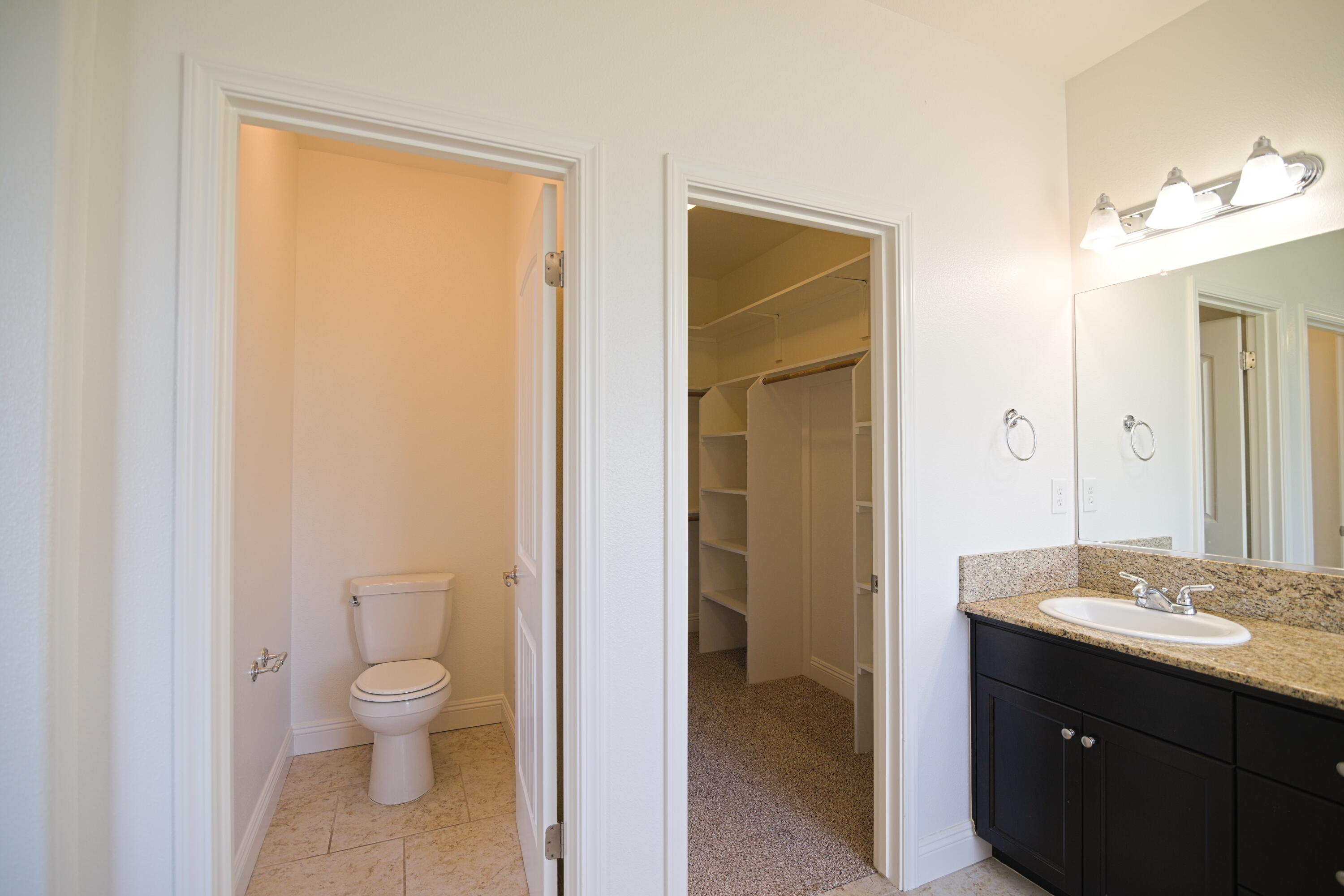 2160 N Stokes Ct, Visalia, CA 93291