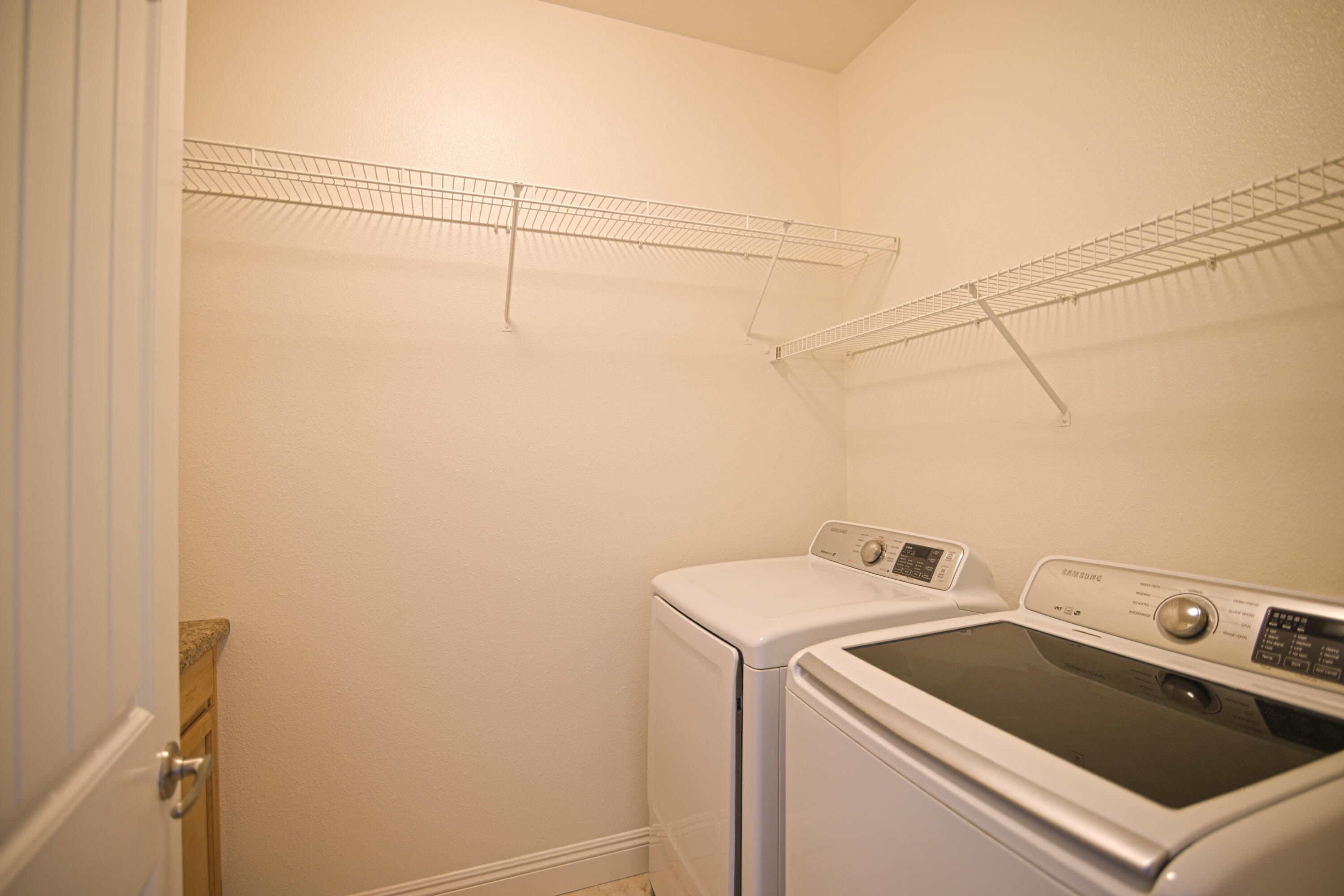 2160 N Stokes Ct, Visalia, CA 93291