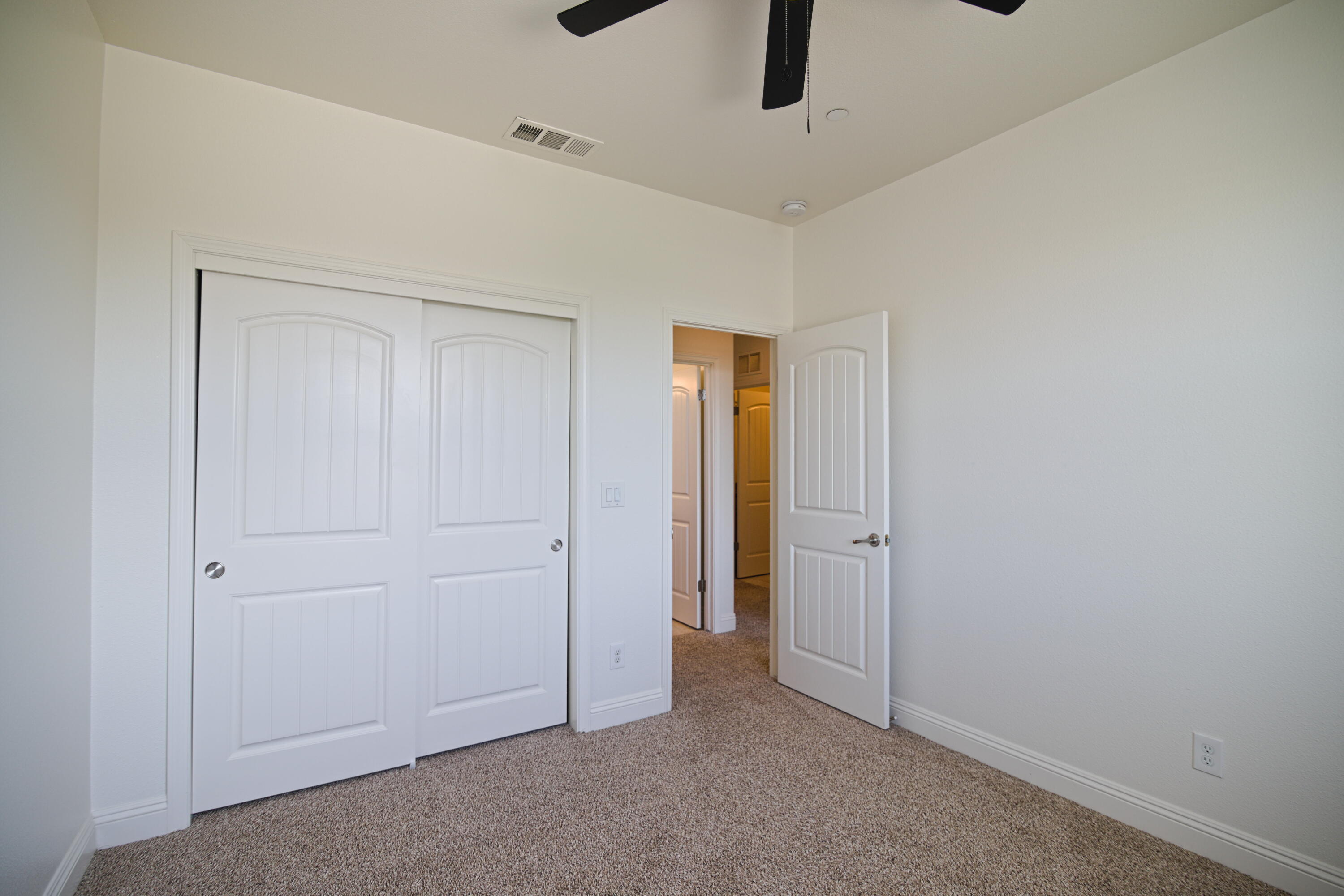 2160 N Stokes Ct, Visalia, CA 93291