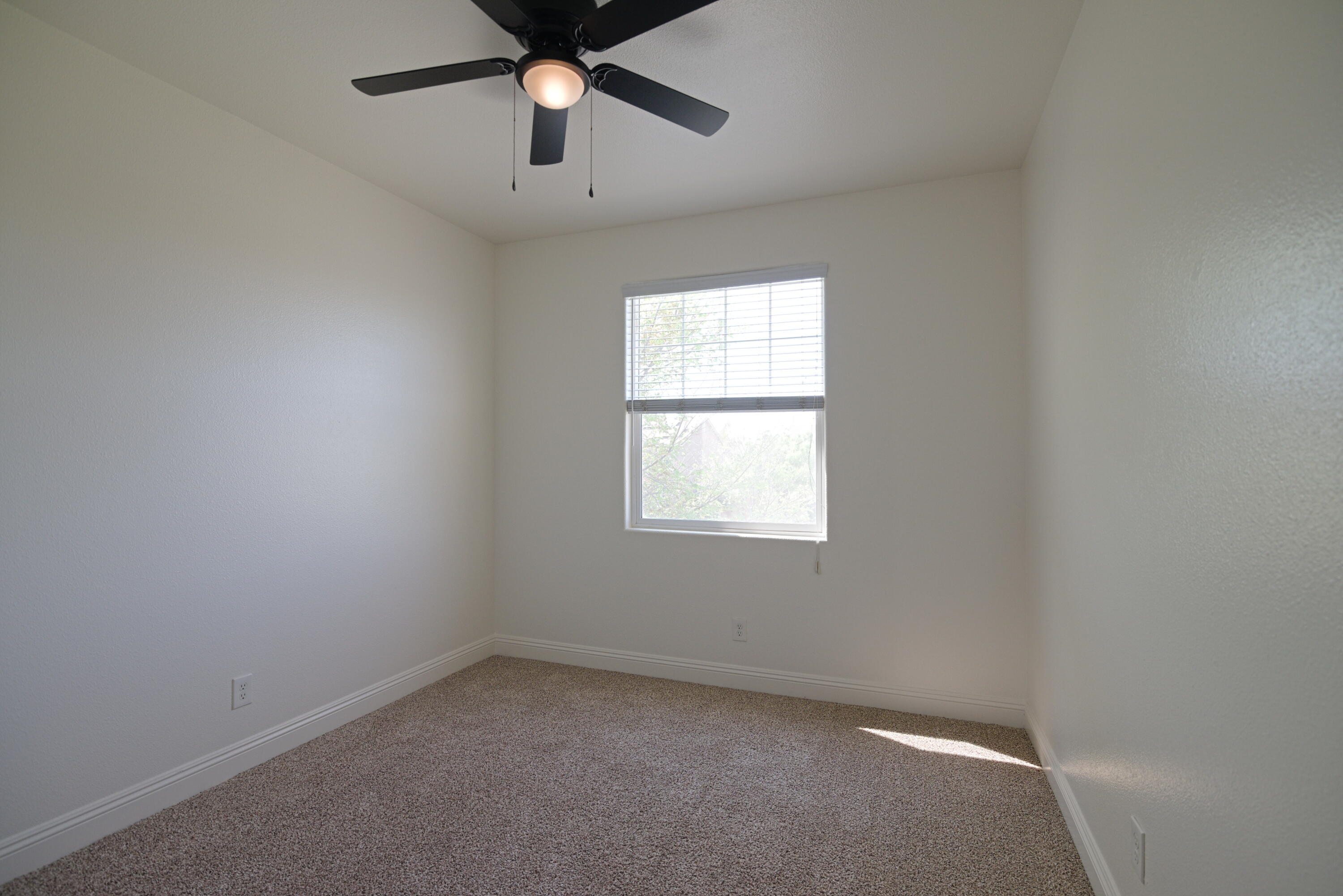 2160 N Stokes Ct, Visalia, CA 93291