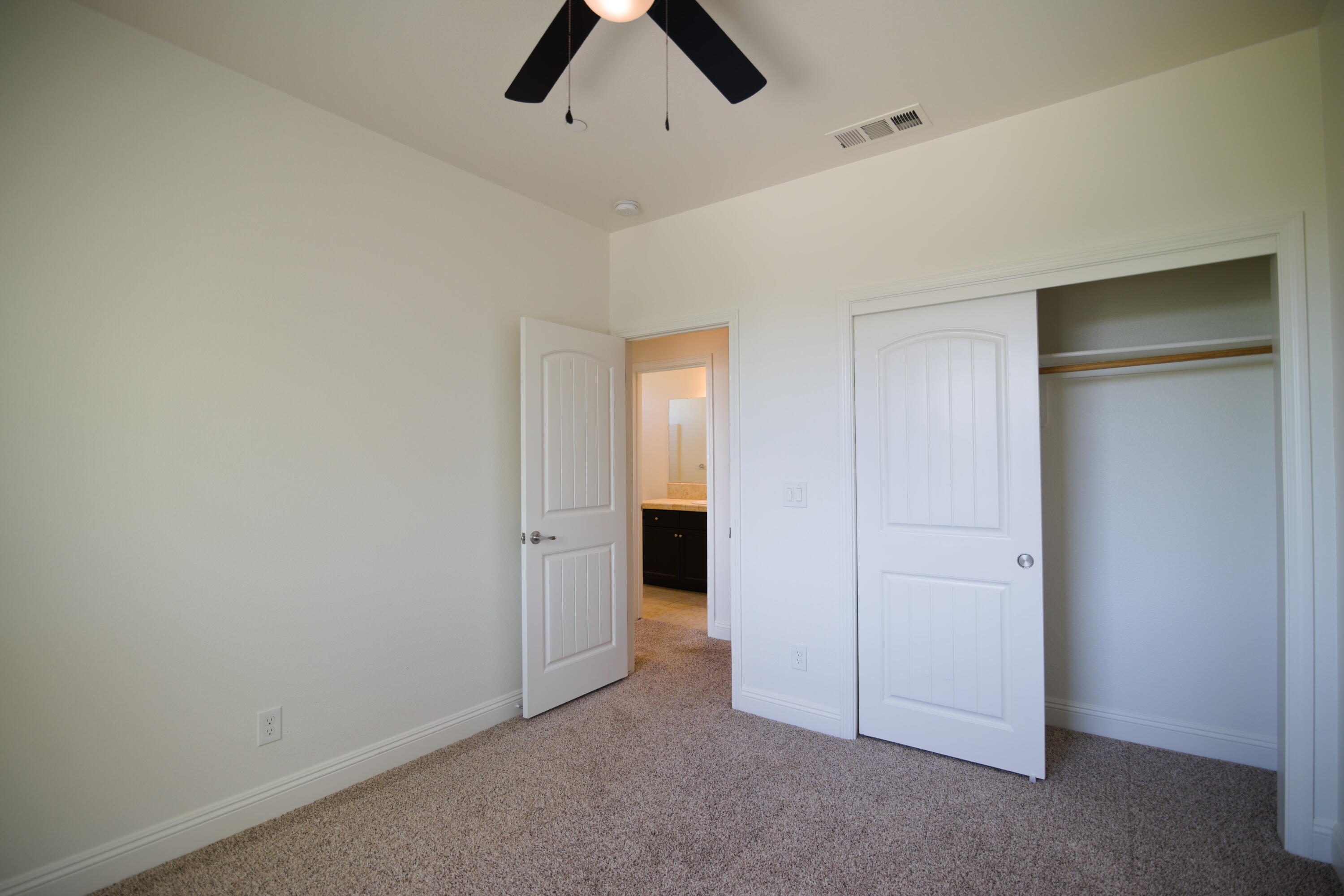 2160 N Stokes Ct, Visalia, CA 93291