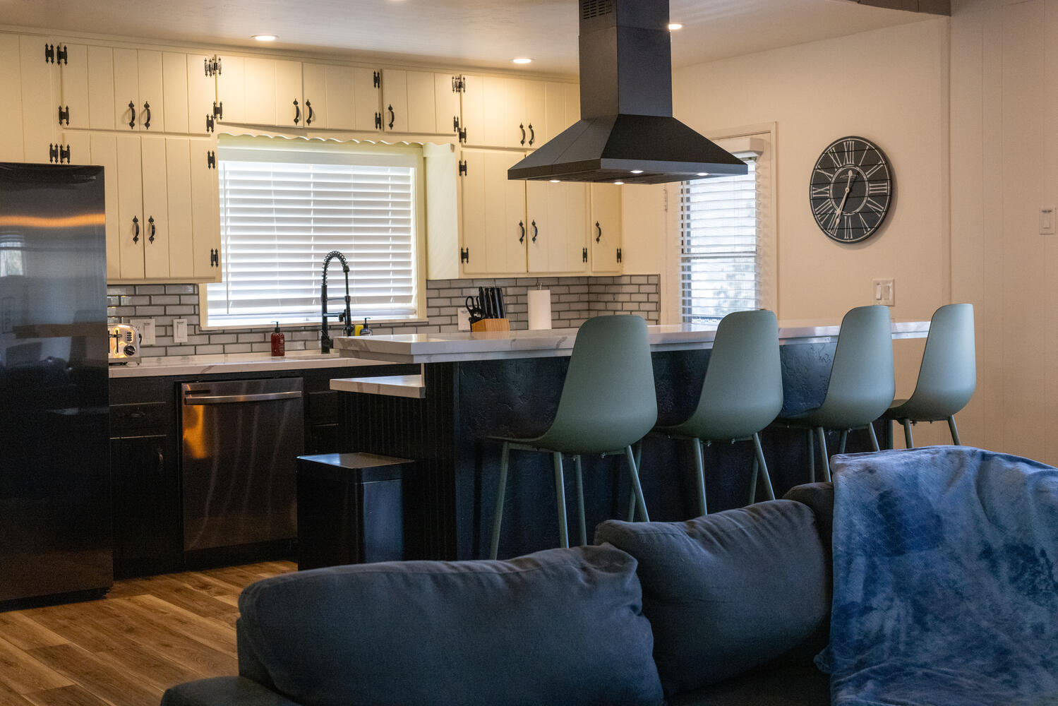 43157 Redstone Ln, Three Rivers, CA 93271