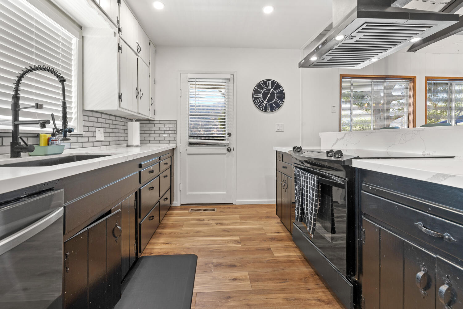 43157 Redstone Ln, Three Rivers, CA 93271