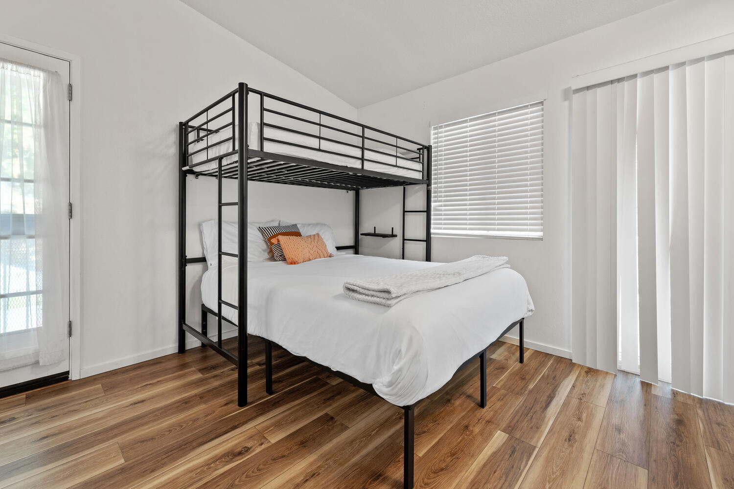 43157 Redstone Ln, Three Rivers, CA 93271