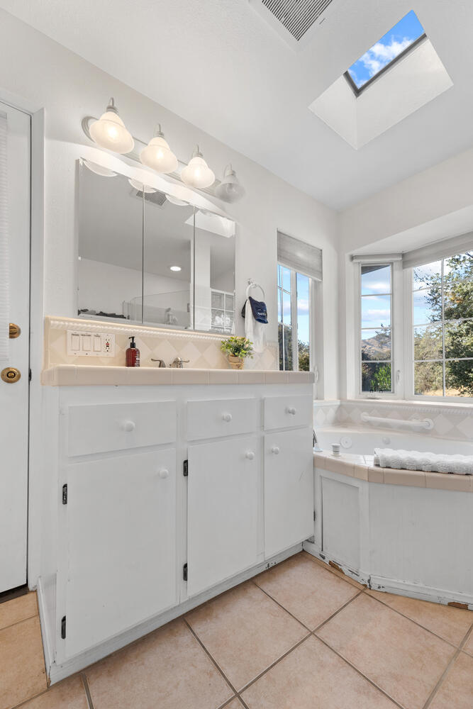 43157 Redstone Ln, Three Rivers, CA 93271