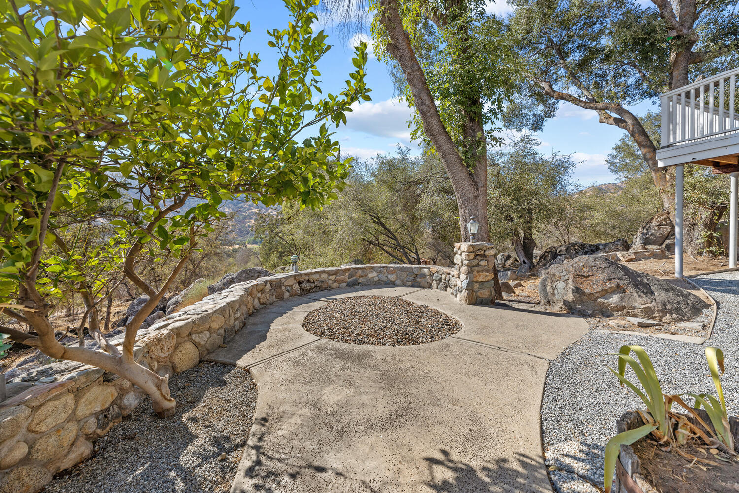 43157 Redstone Ln, Three Rivers, CA 93271