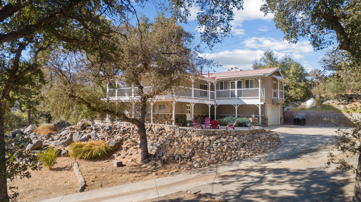 43157 Redstone Ln, Three Rivers, CA 93271