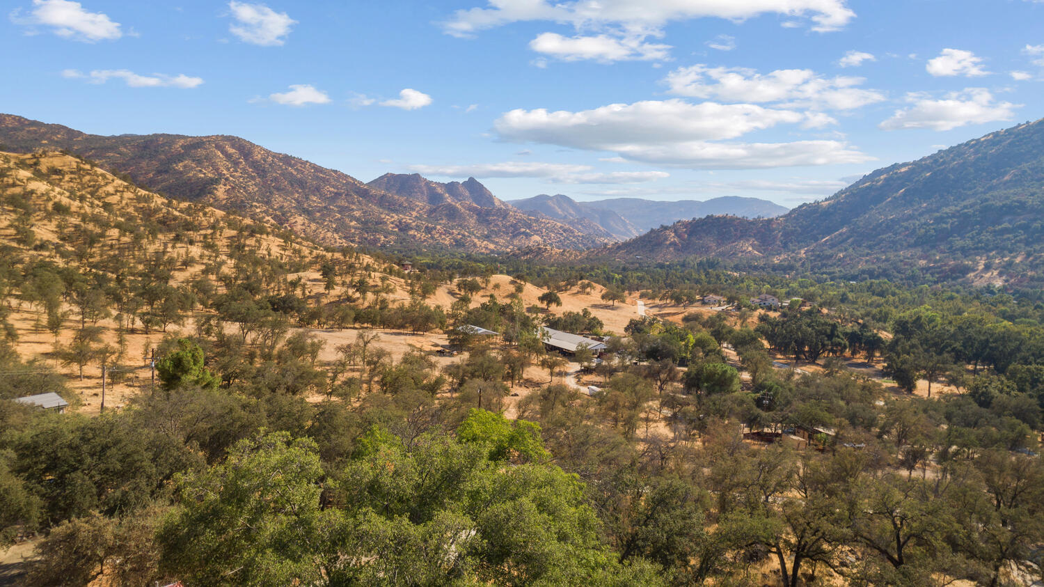 43157 Redstone Ln, Three Rivers, CA 93271