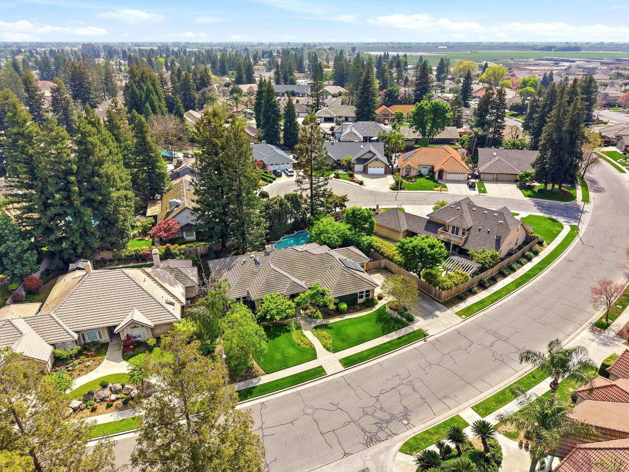 2134 SW Cottonwood Cir, Visalia, CA 93277