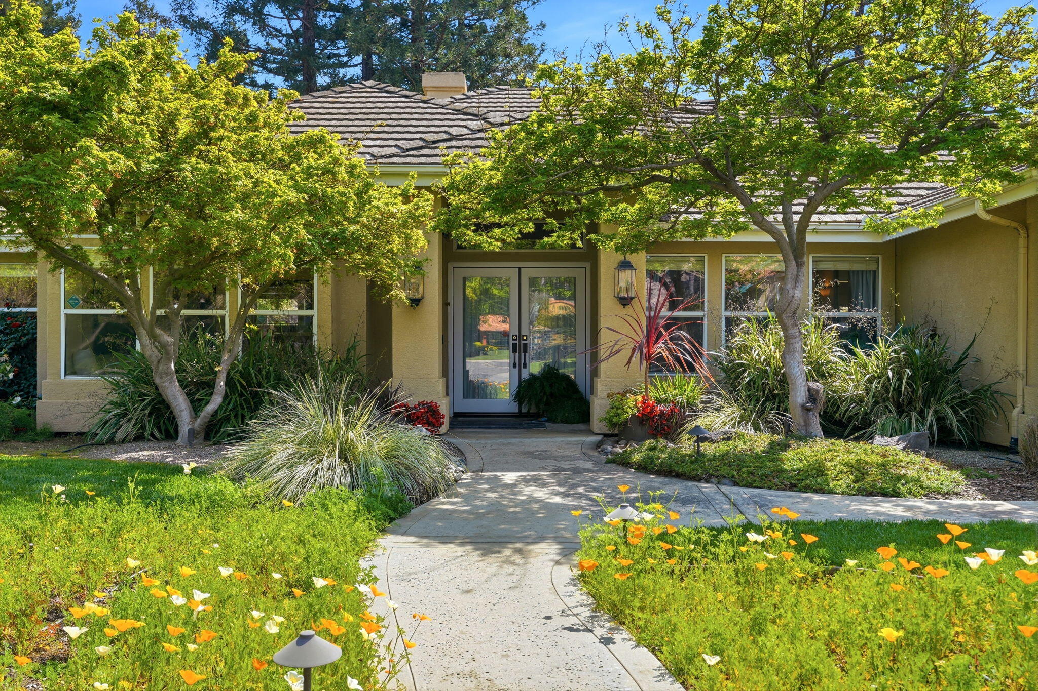 2134 SW Cottonwood Cir, Visalia, CA 93277