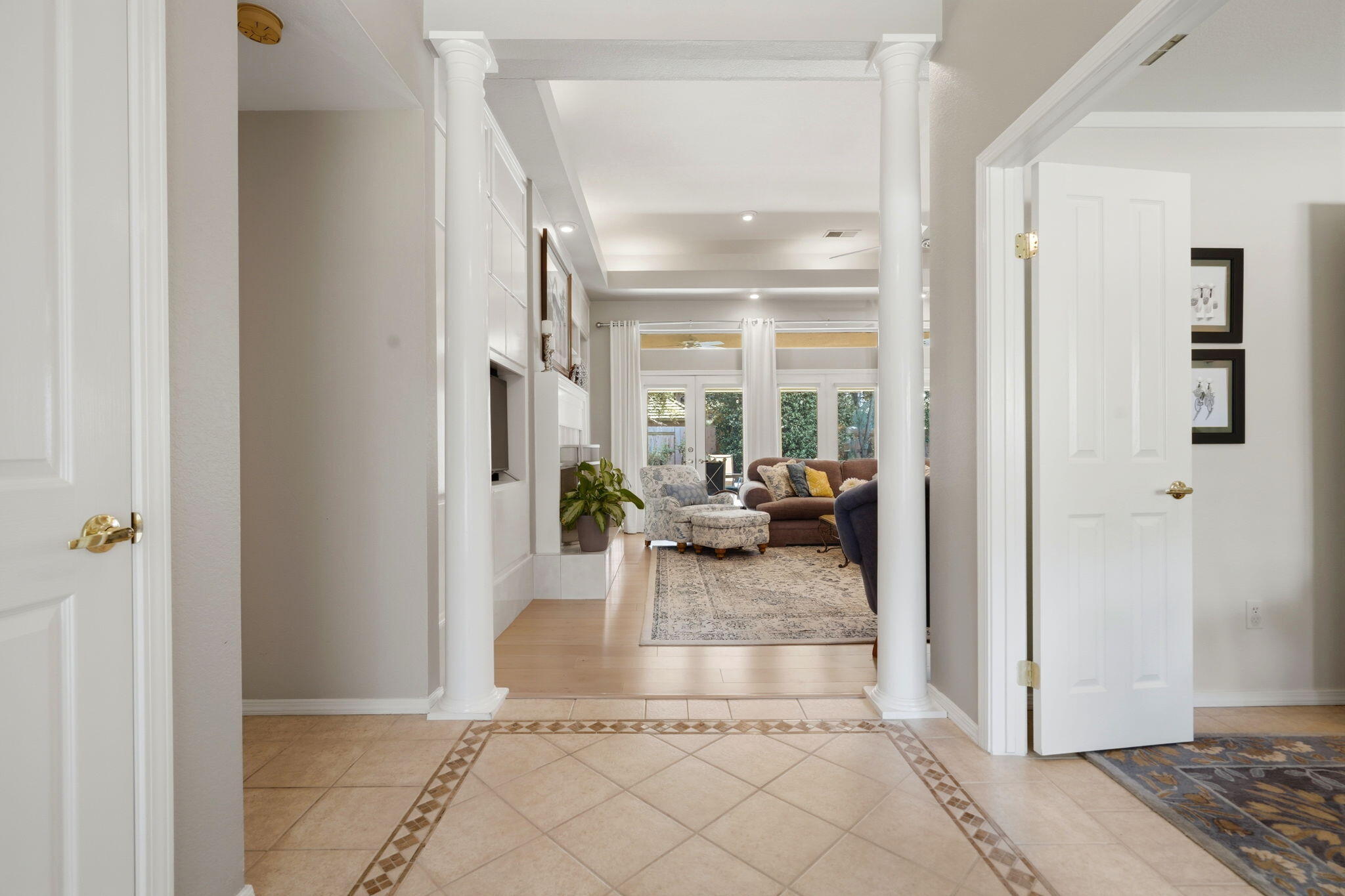 2134 SW Cottonwood Cir, Visalia, CA 93277