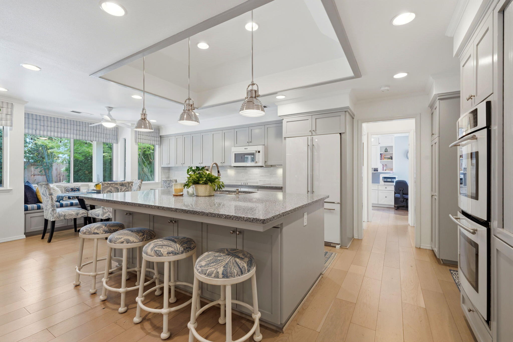 2134 SW Cottonwood Cir, Visalia, CA 93277