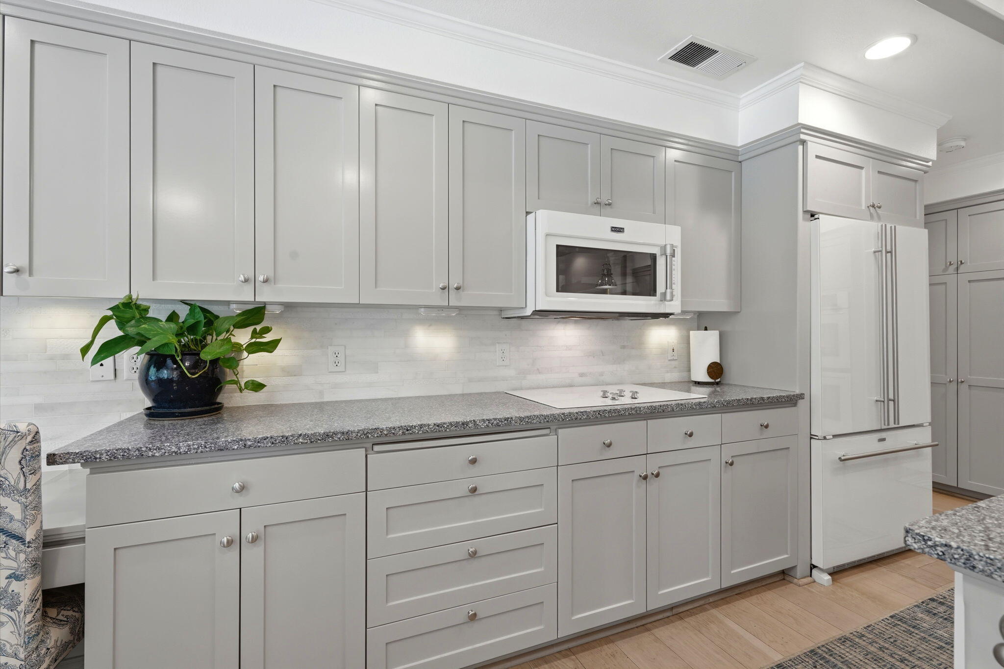 2134 SW Cottonwood Cir, Visalia, CA 93277