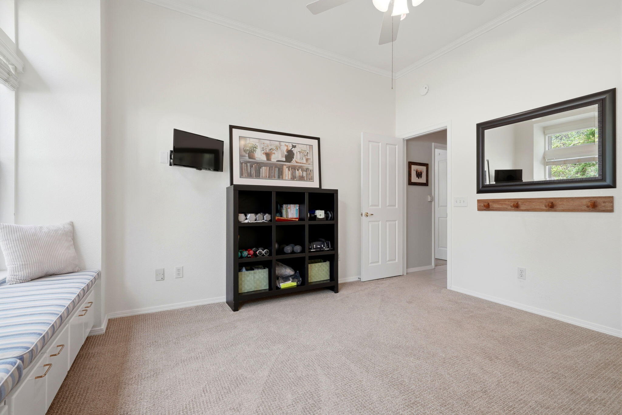 2134 SW Cottonwood Cir, Visalia, CA 93277