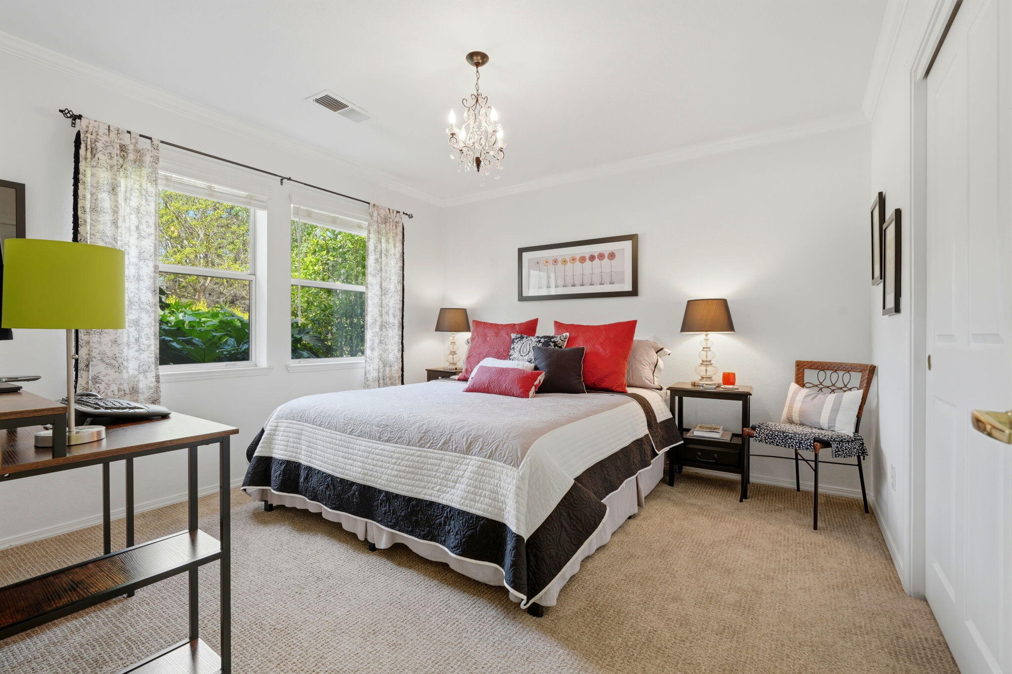 2134 SW Cottonwood Cir, Visalia, CA 93277