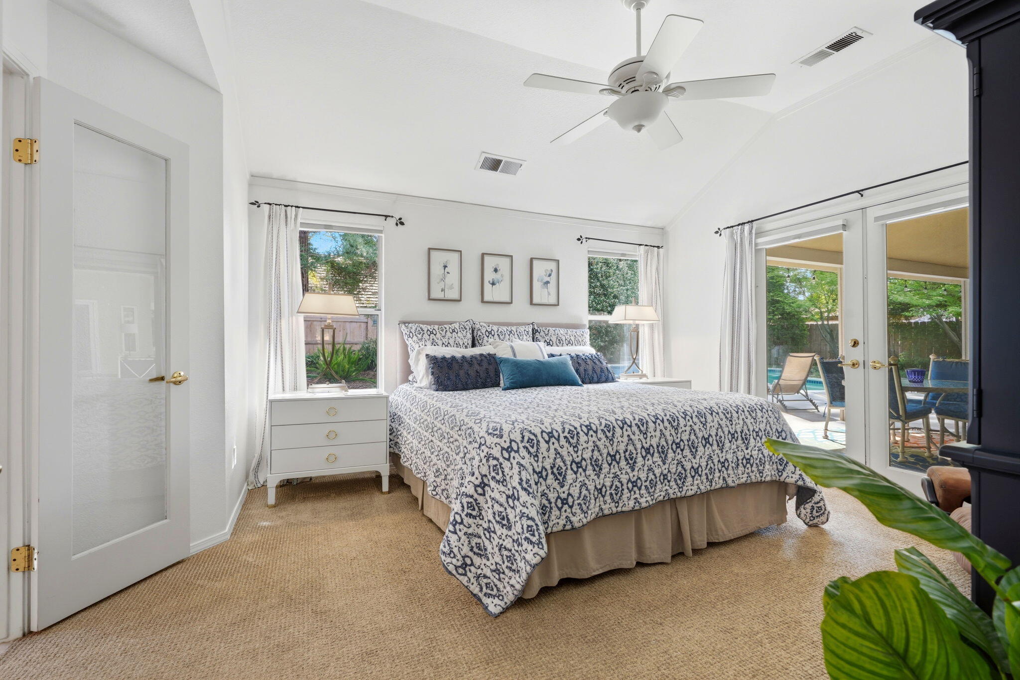 2134 SW Cottonwood Cir, Visalia, CA 93277