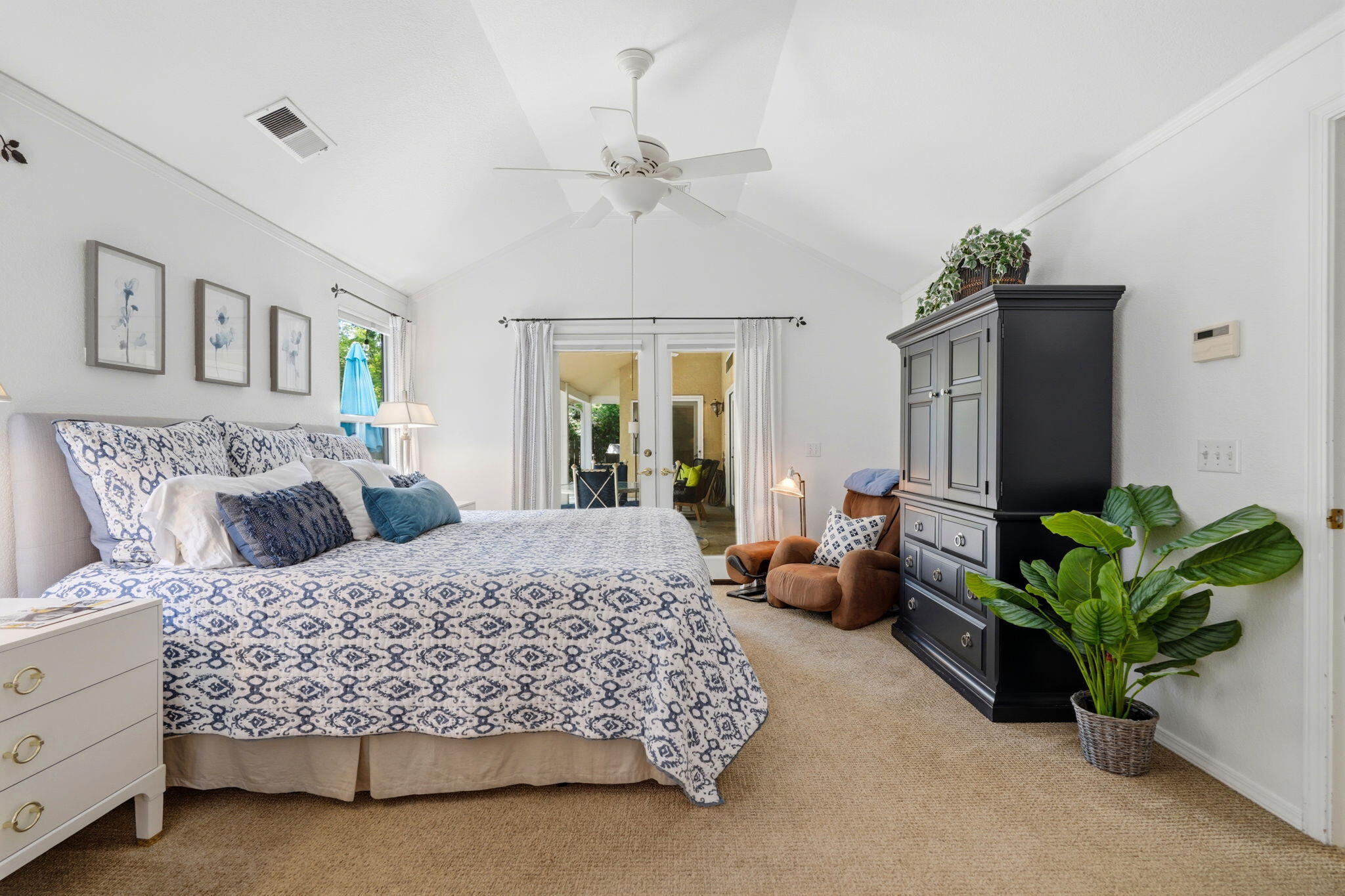 2134 SW Cottonwood Cir, Visalia, CA 93277