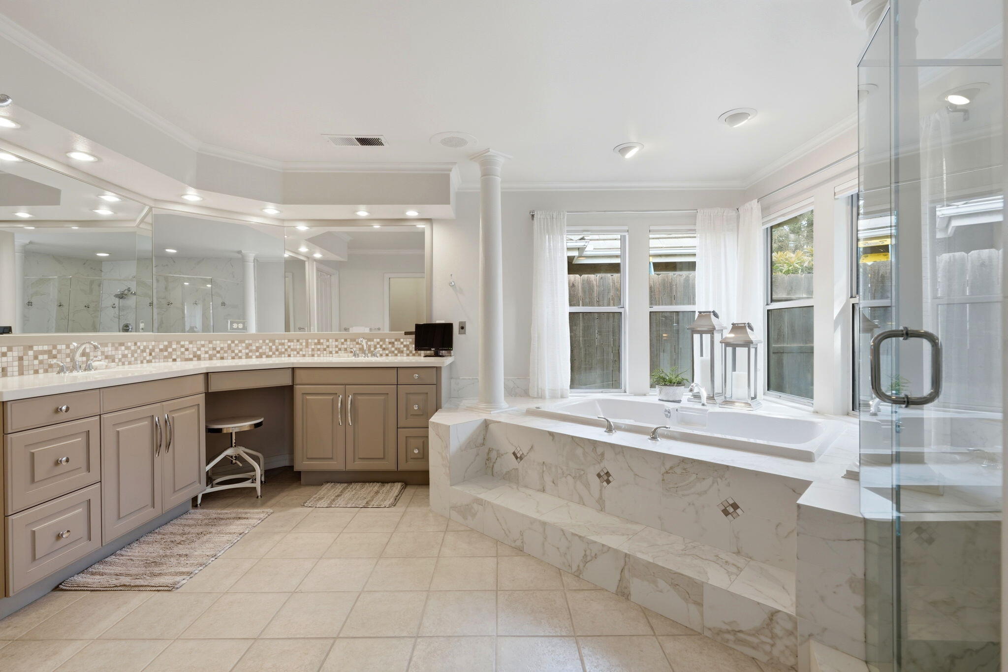 2134 SW Cottonwood Cir, Visalia, CA 93277