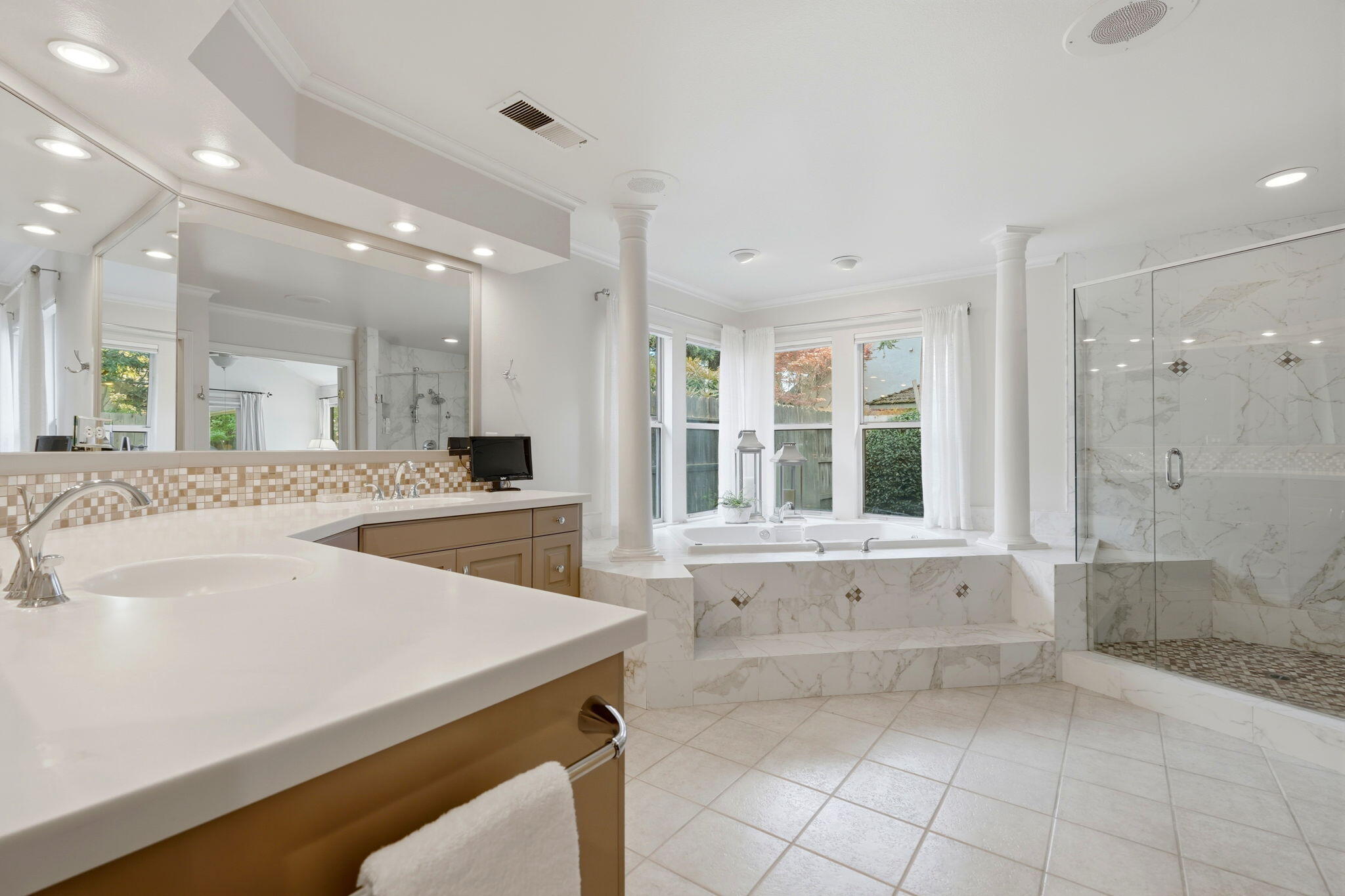 2134 SW Cottonwood Cir, Visalia, CA 93277