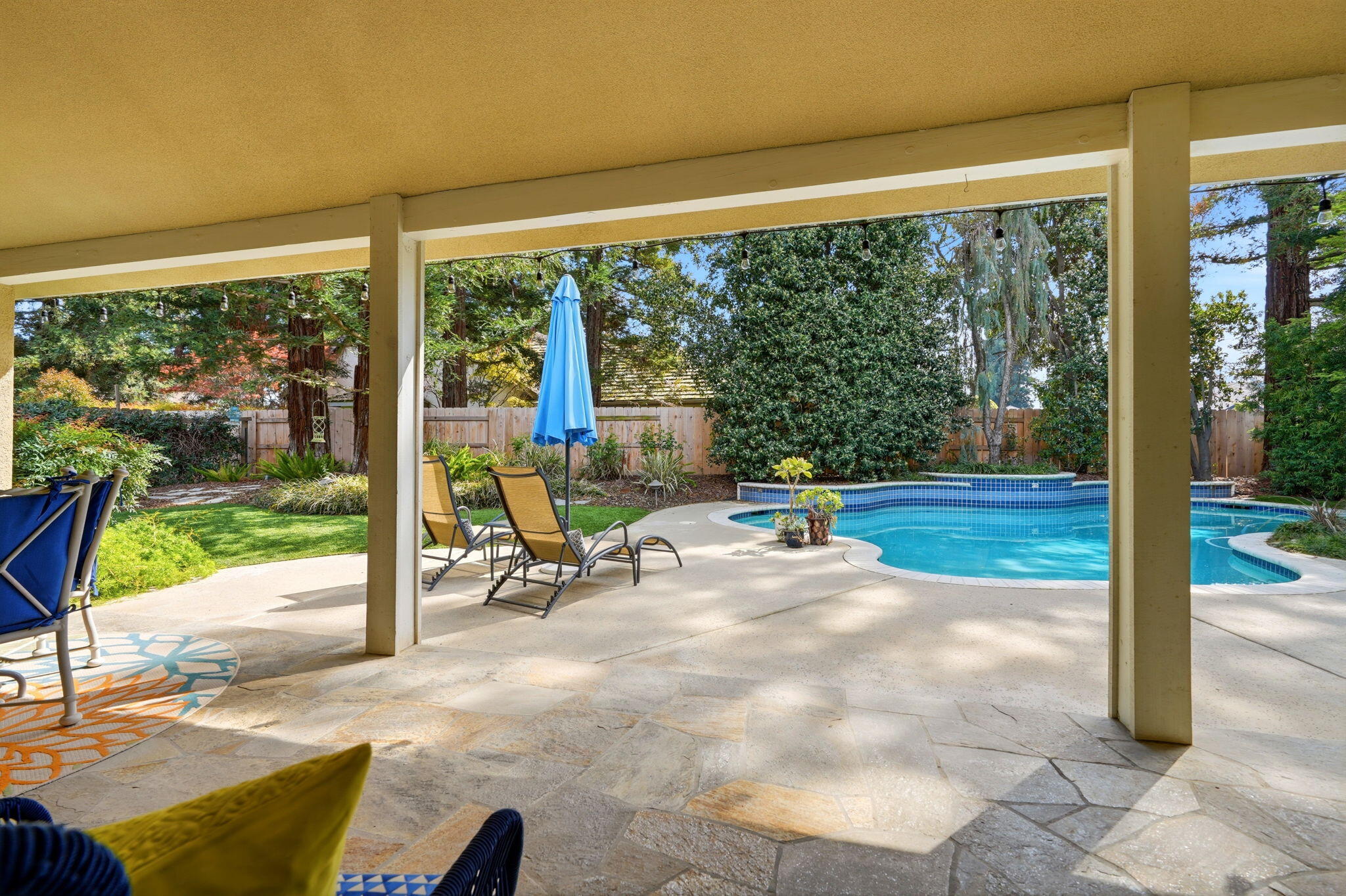 2134 SW Cottonwood Cir, Visalia, CA 93277