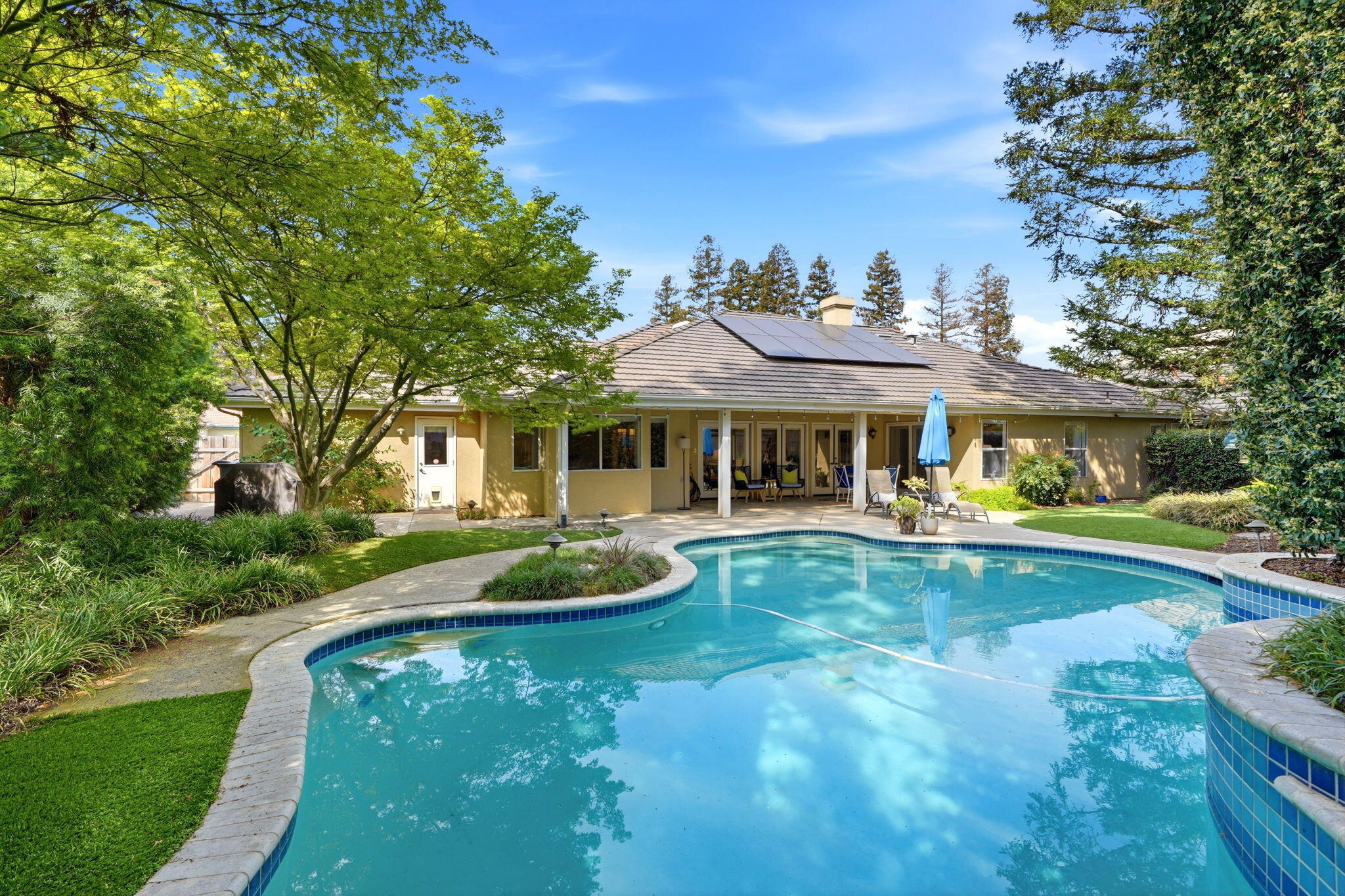 2134 SW Cottonwood Cir, Visalia, CA 93277