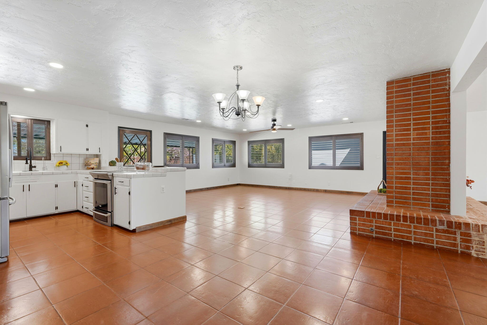 2832 W Sue Ave, Visalia, CA 93277