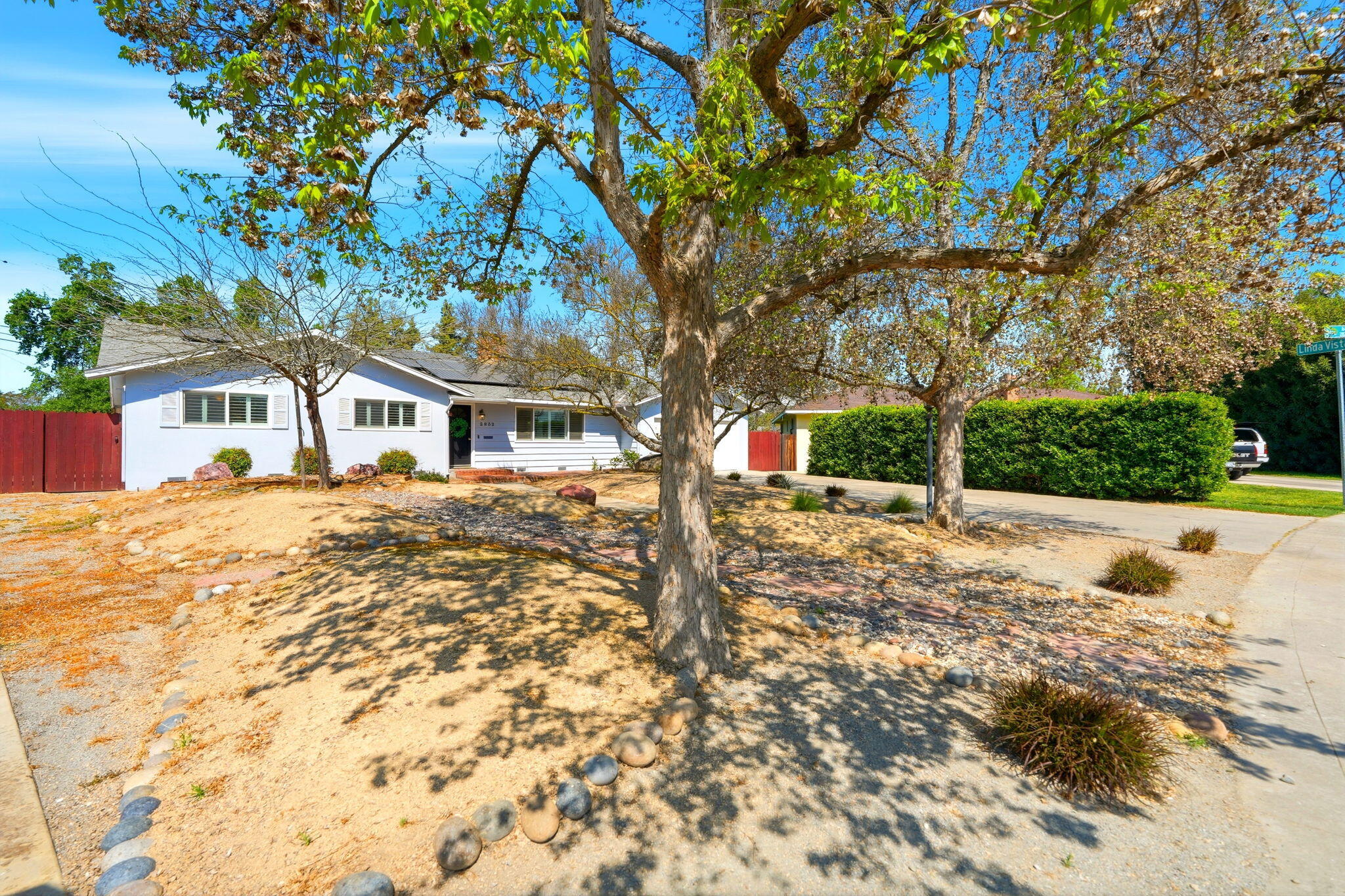 2832 W Sue Ave, Visalia, CA 93277