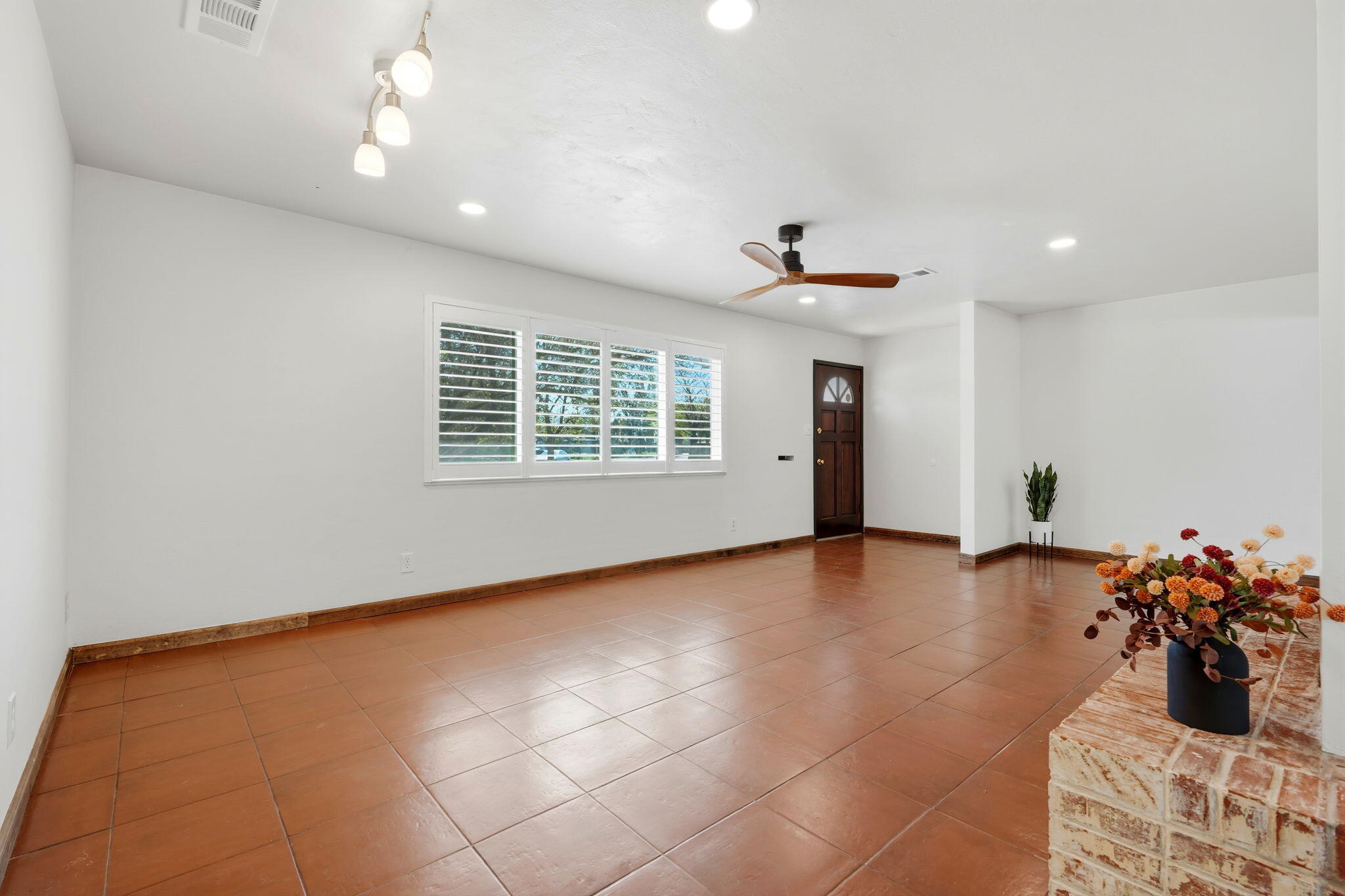 2832 W Sue Ave, Visalia, CA 93277